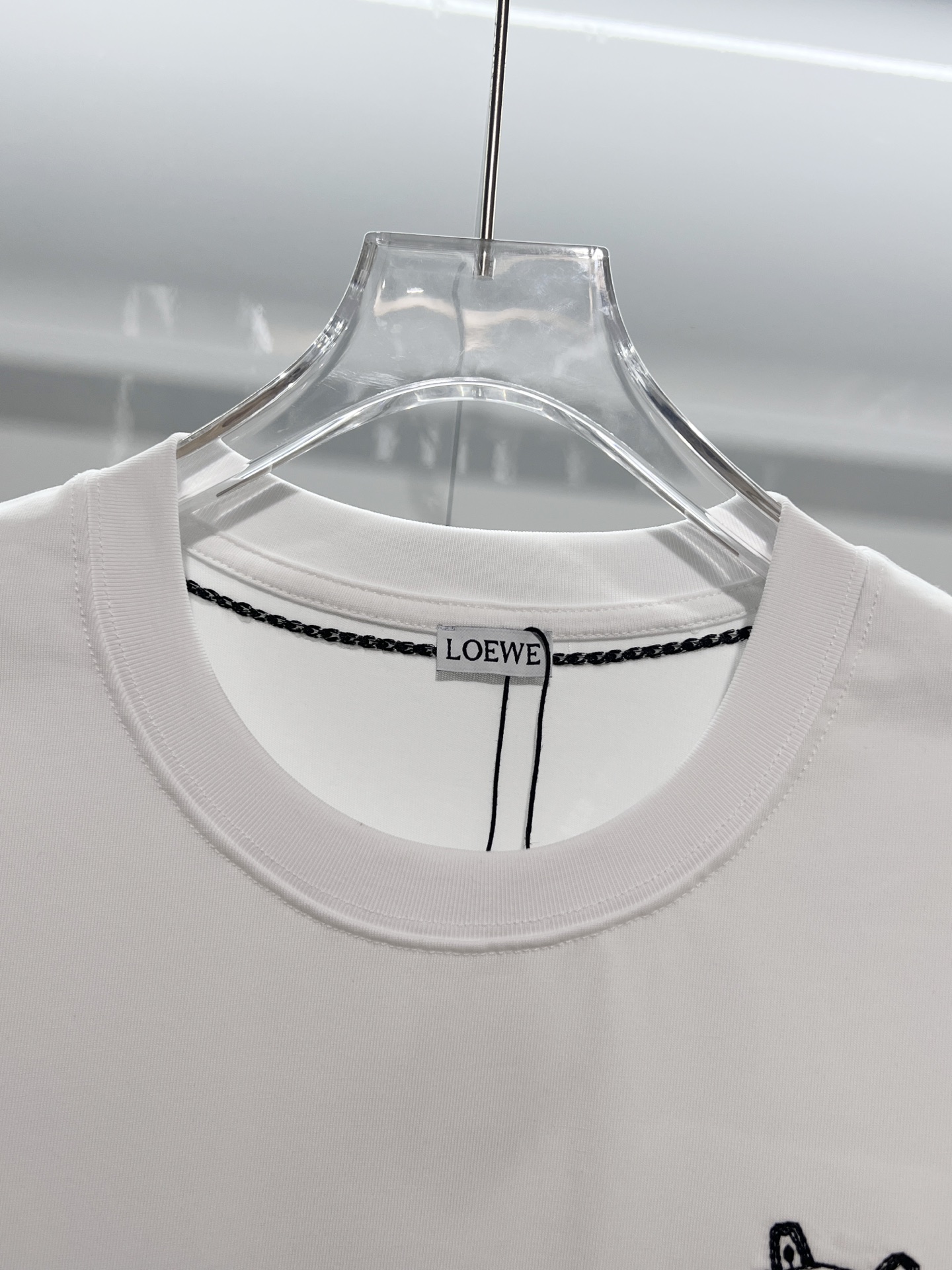 Loewe LOEWE 罗意威 2026新款 原布拼接口袋 明线走线装饰 刺绣猫咪字母logo 短袖t恤