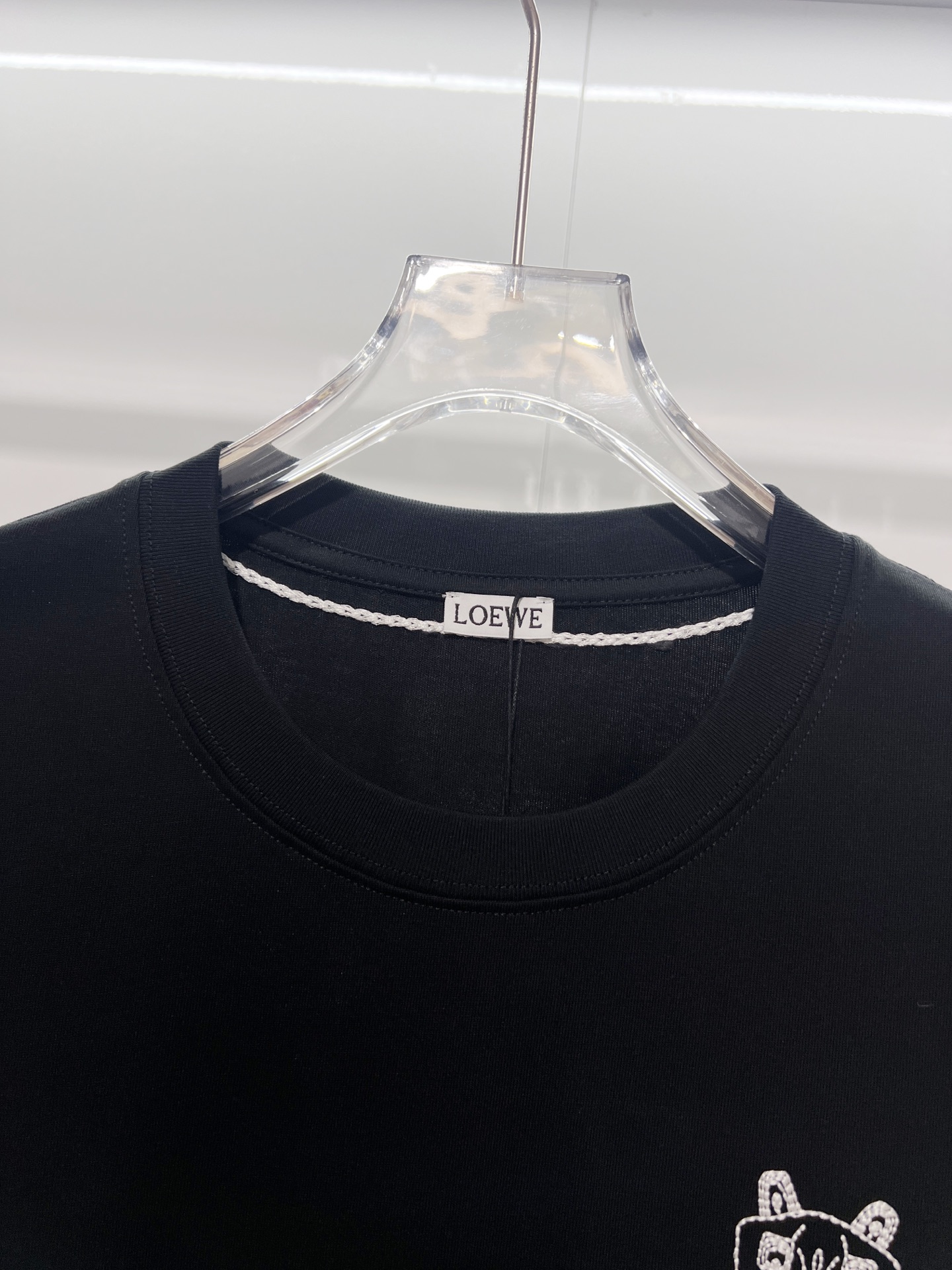 Loewe LOEWE 罗意威 2026新款 原布拼接口袋 明线走线装饰 刺绣猫咪字母logo 短袖t恤