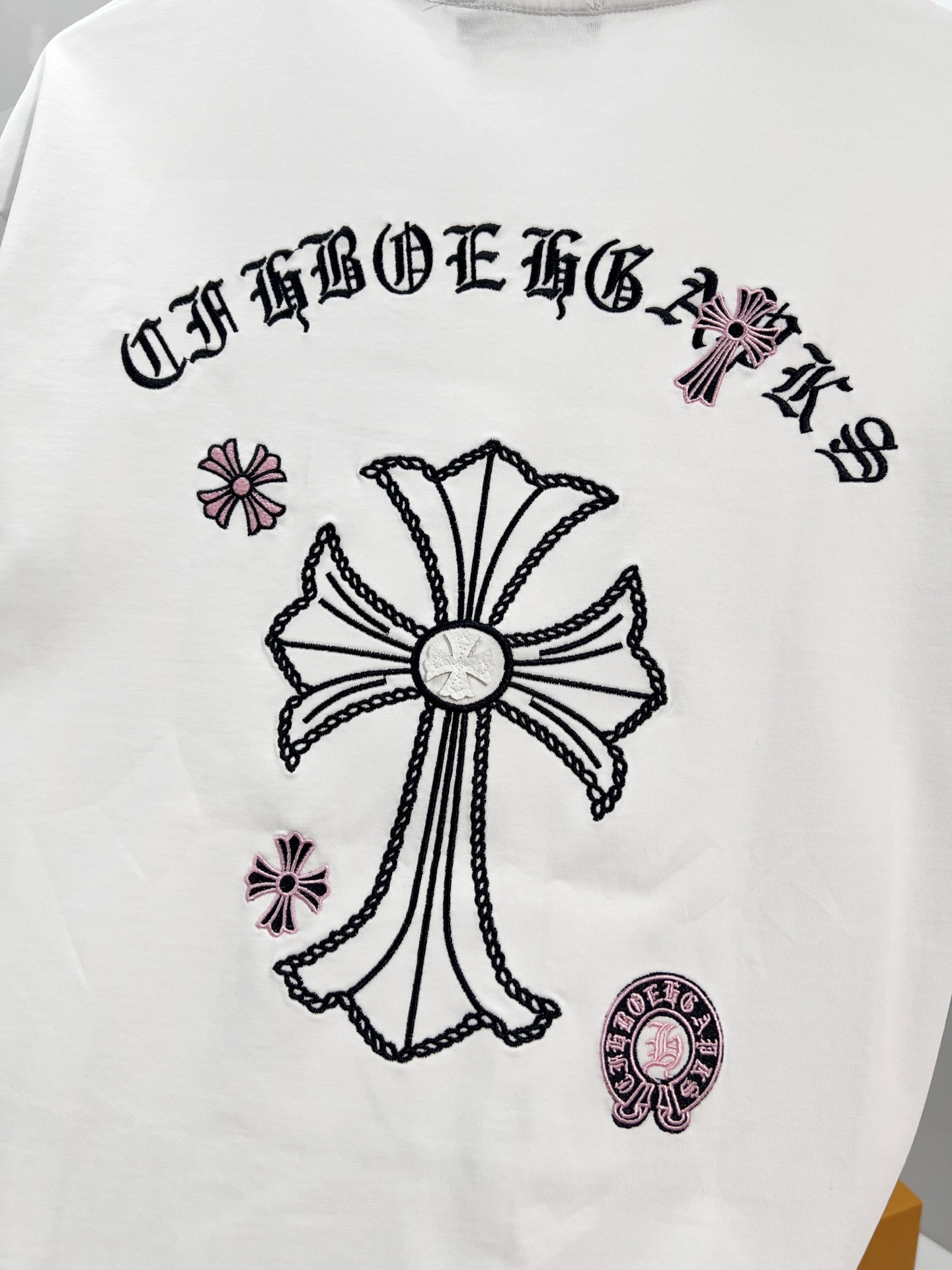 Chrome Hearts Chrome Hearts 克罗心 2026新款 拼皮+多种工艺刺绣字母logo 短袖t恤