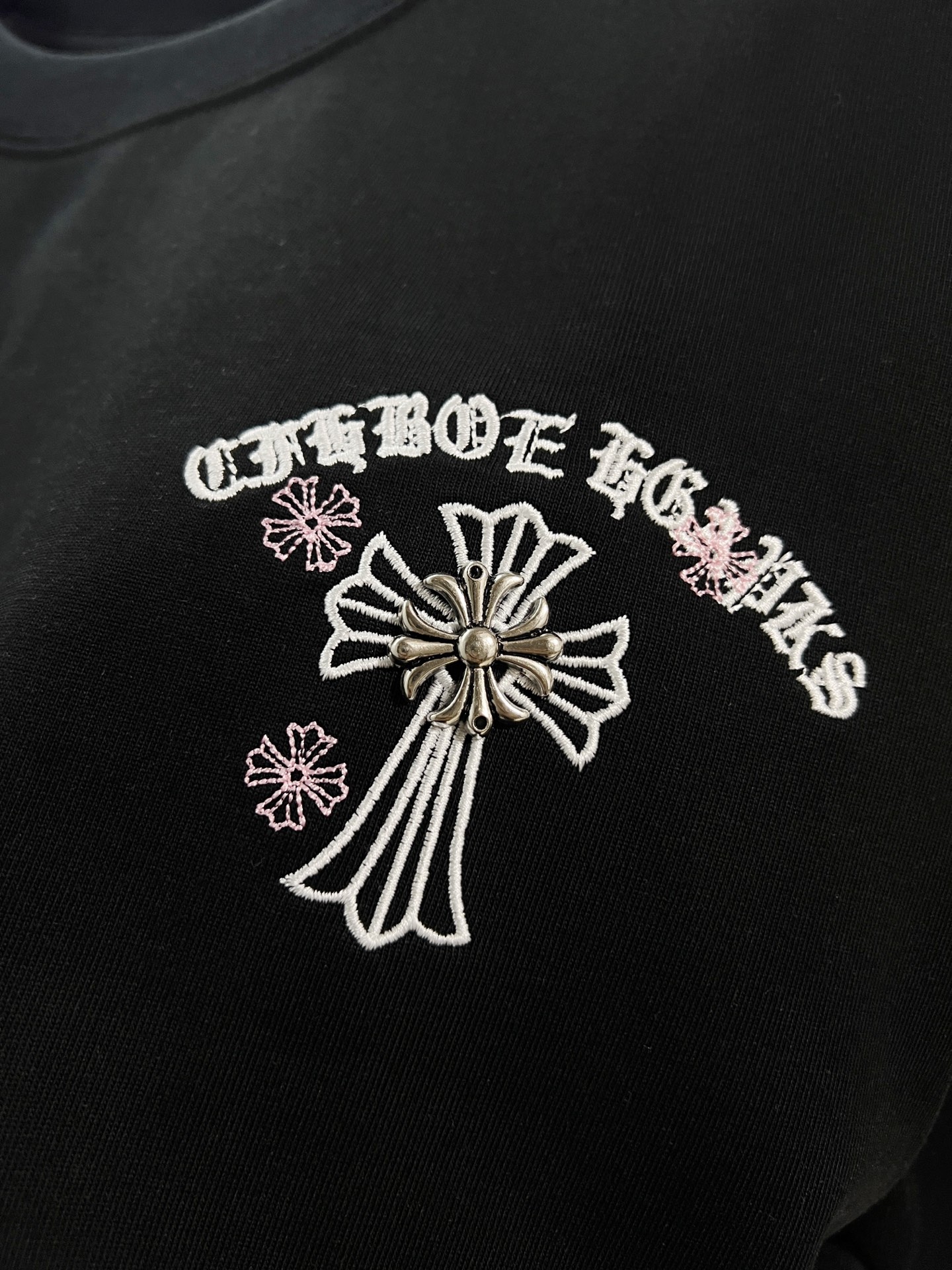 Chrome Hearts Chrome Hearts 克罗心 2026新款 拼皮+多种工艺刺绣字母logo 短袖t恤