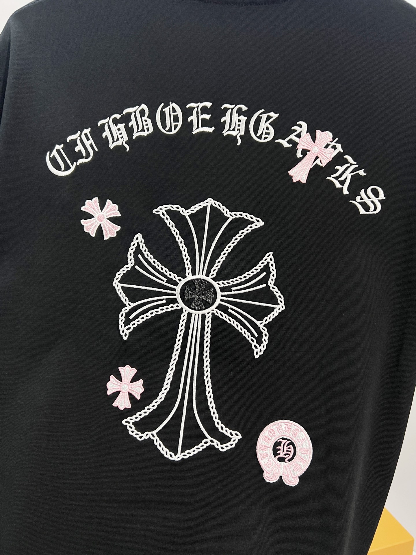 Chrome Hearts Chrome Hearts 克罗心 2026新款 拼皮+多种工艺刺绣字母logo 短袖t恤