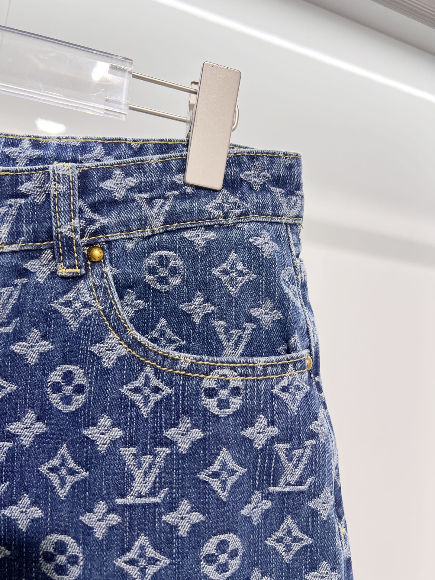 Louis Vuitton Louis Vuitton/路易威登 LV 驴家 2026新款 全身提花四叶草字母logo 牛仔短裤