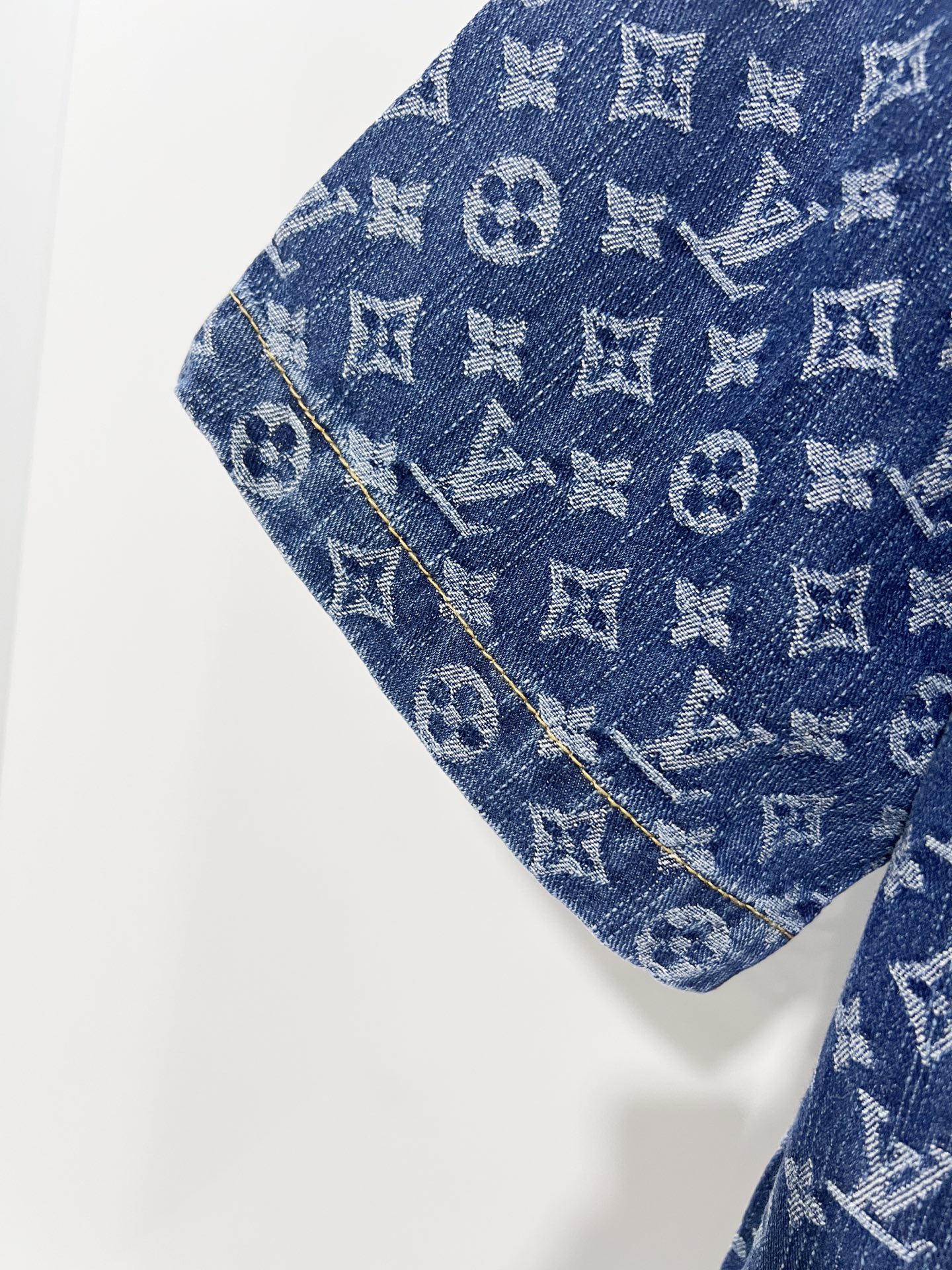 Louis Vuitton Louis Vuitton/路易威登 LV 驴家 全身提花四叶草字母logo 短袖牛仔衬衣