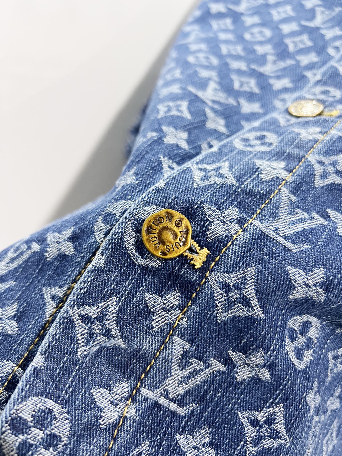 Louis Vuitton Louis Vuitton/路易威登 LV 驴家 全身提花四叶草字母logo 短袖牛仔衬衣