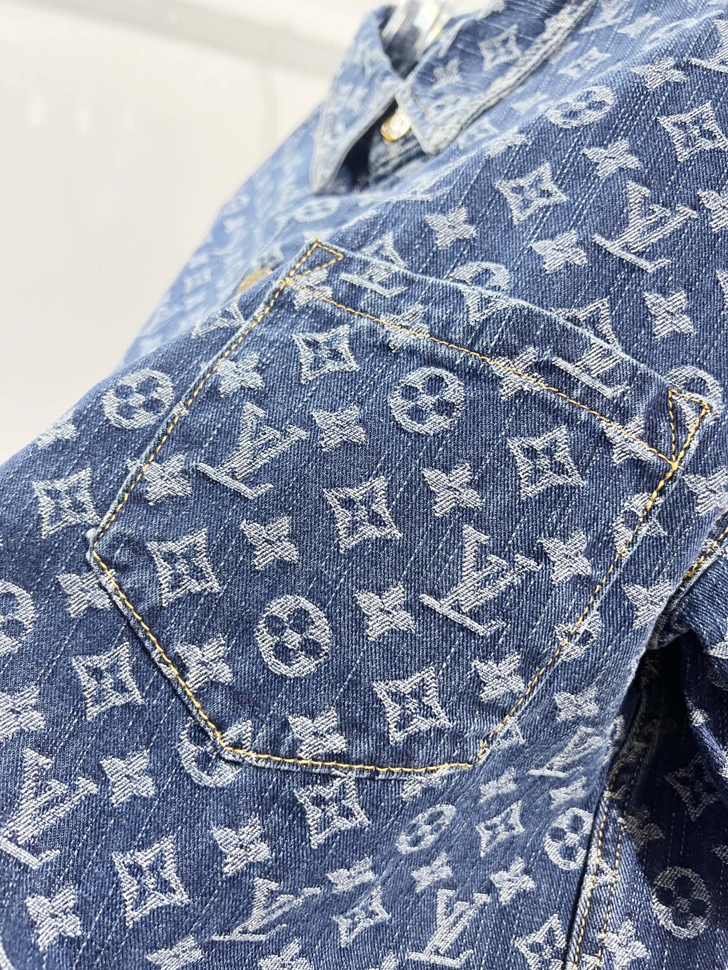 Louis Vuitton Louis Vuitton/路易威登 LV 驴家 全身提花四叶草字母logo 短袖牛仔衬衣