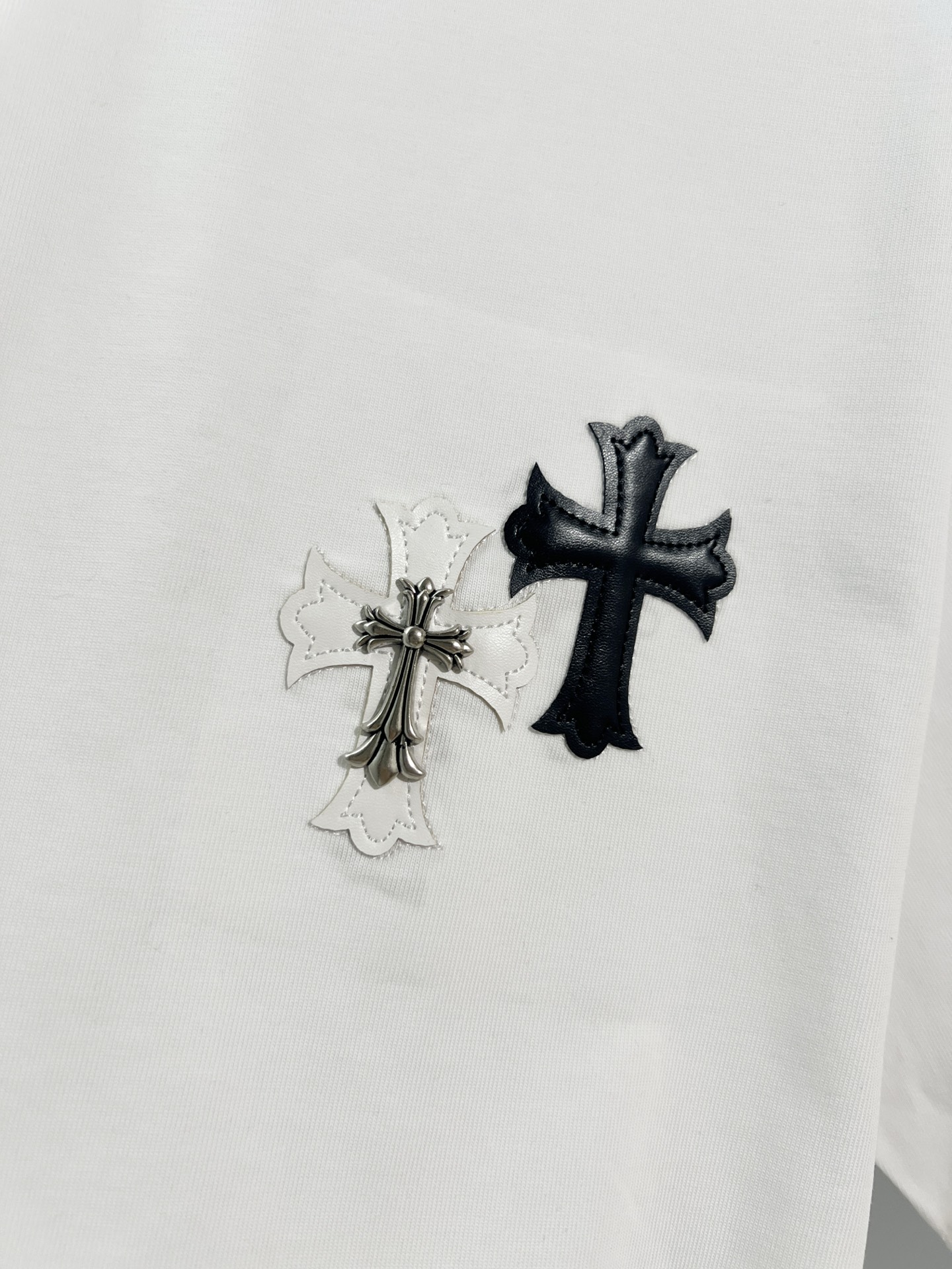 Chrome Hearts Chrome Hearts 克罗心 2026新款 拼皮+金属十字架logo 短袖t恤