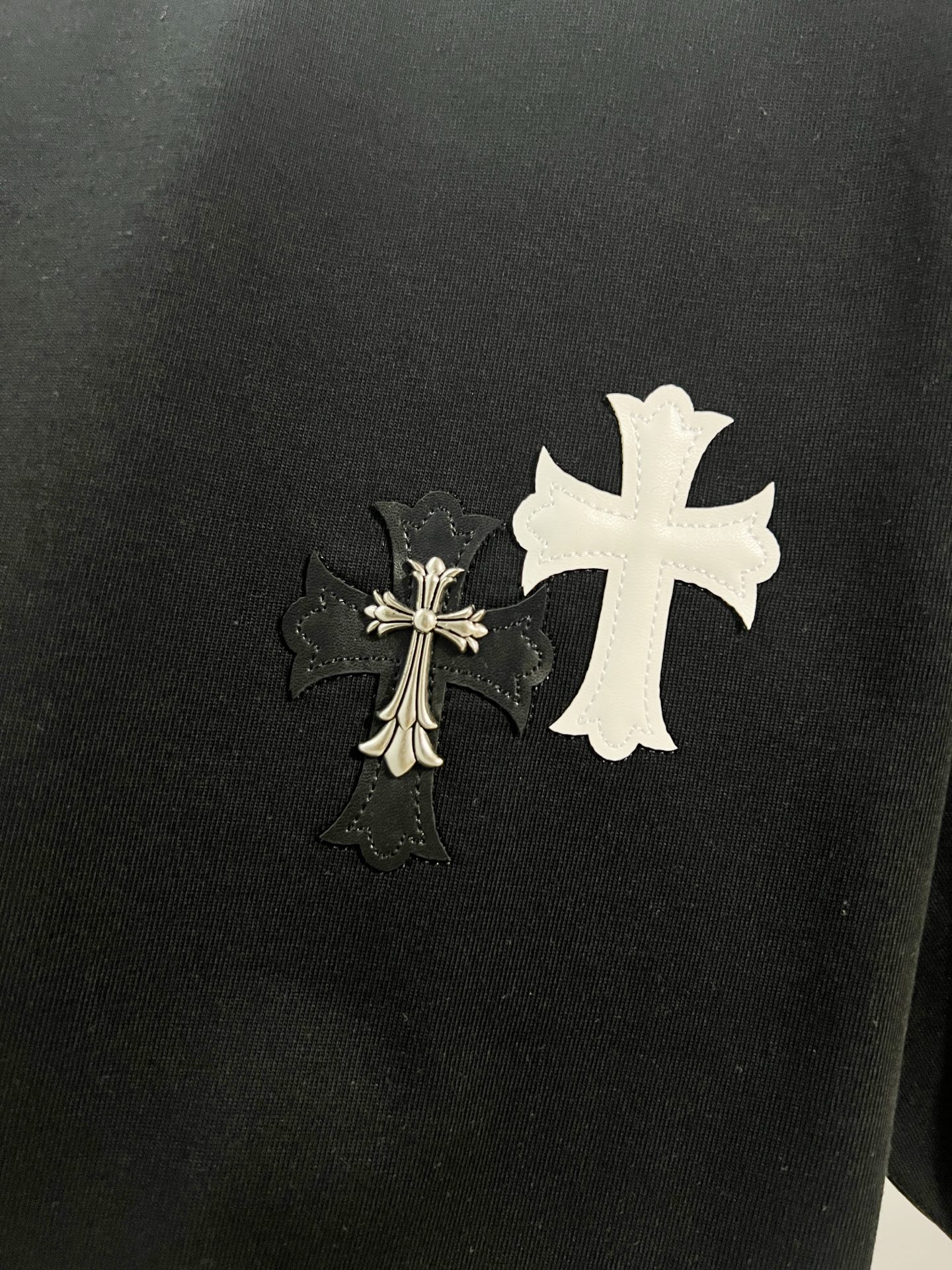 Chrome Hearts Chrome Hearts 克罗心 2026新款 拼皮+金属十字架logo 短袖t恤