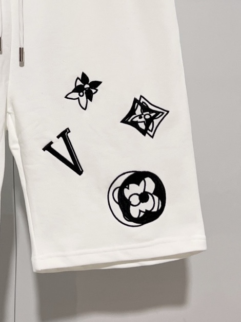 Louis Vuitton Louis Vuitton/路易威登 2026cc 轻奢主义 简约款 几何图案刺绣 字母logo 男女日常通勤穿搭 休闲短裤 套装