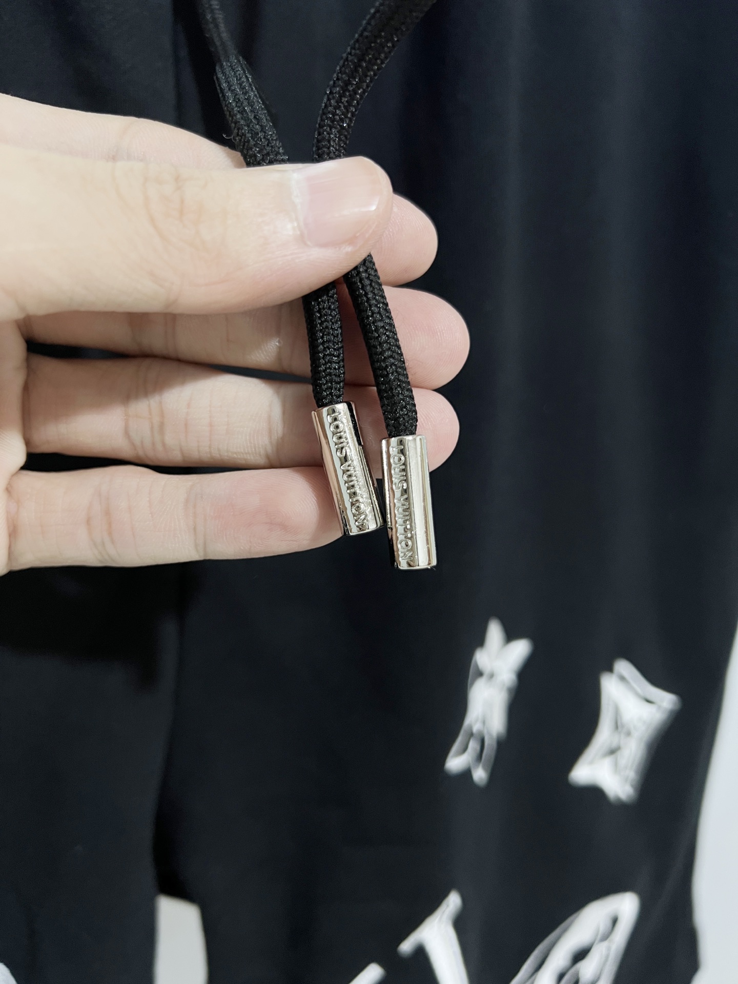 Louis Vuitton Louis Vuitton/路易威登 2026cc 轻奢主义 简约款 几何图案刺绣 字母logo 男女日常通勤穿搭 休闲短裤 套装