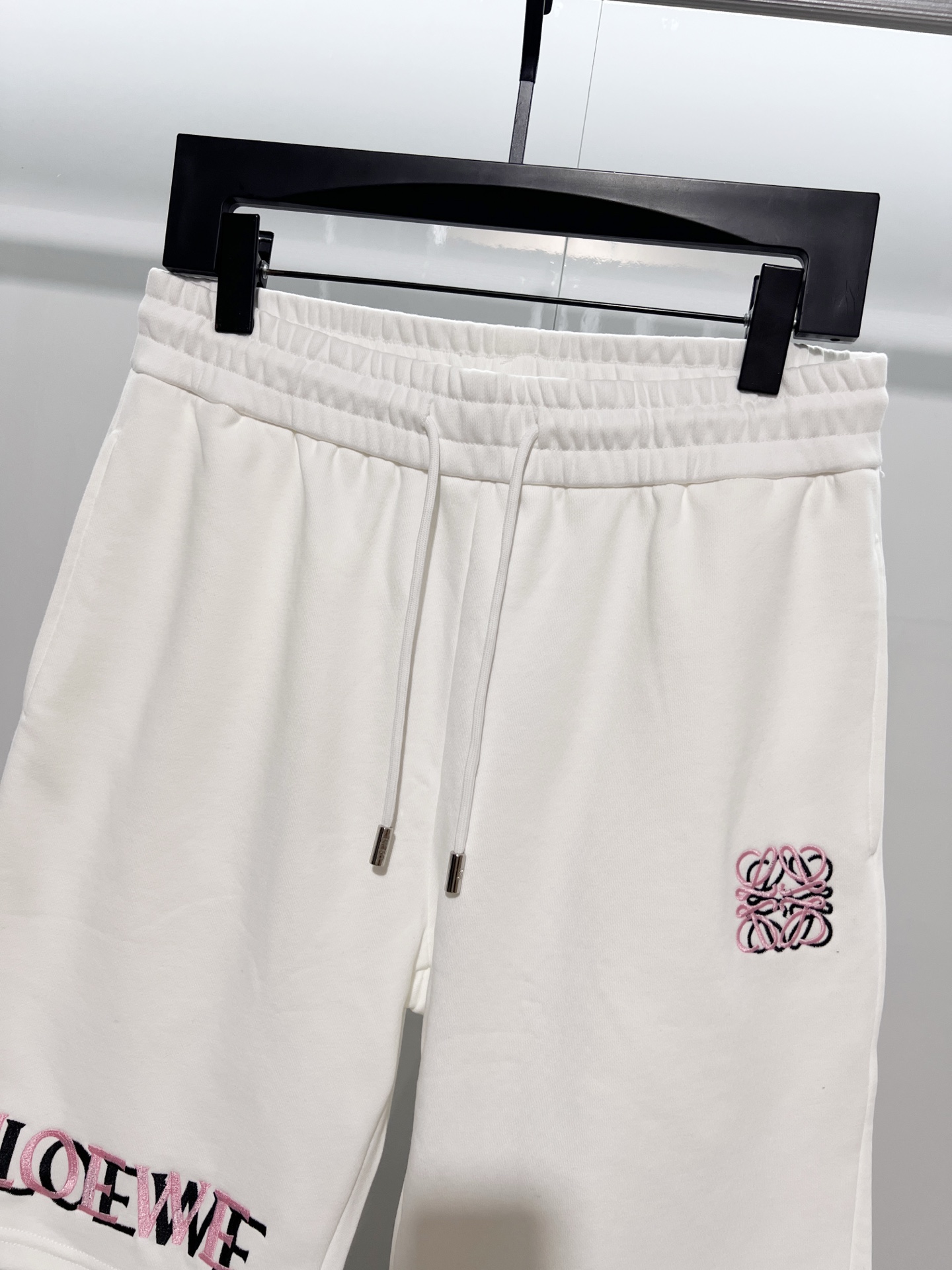 Loewe LOEWE/罗意威 2026cc 品牌 轻奢主义 简约款 彩色 字母刺绣logo 男女日常通勤穿搭 休闲短裤 套装