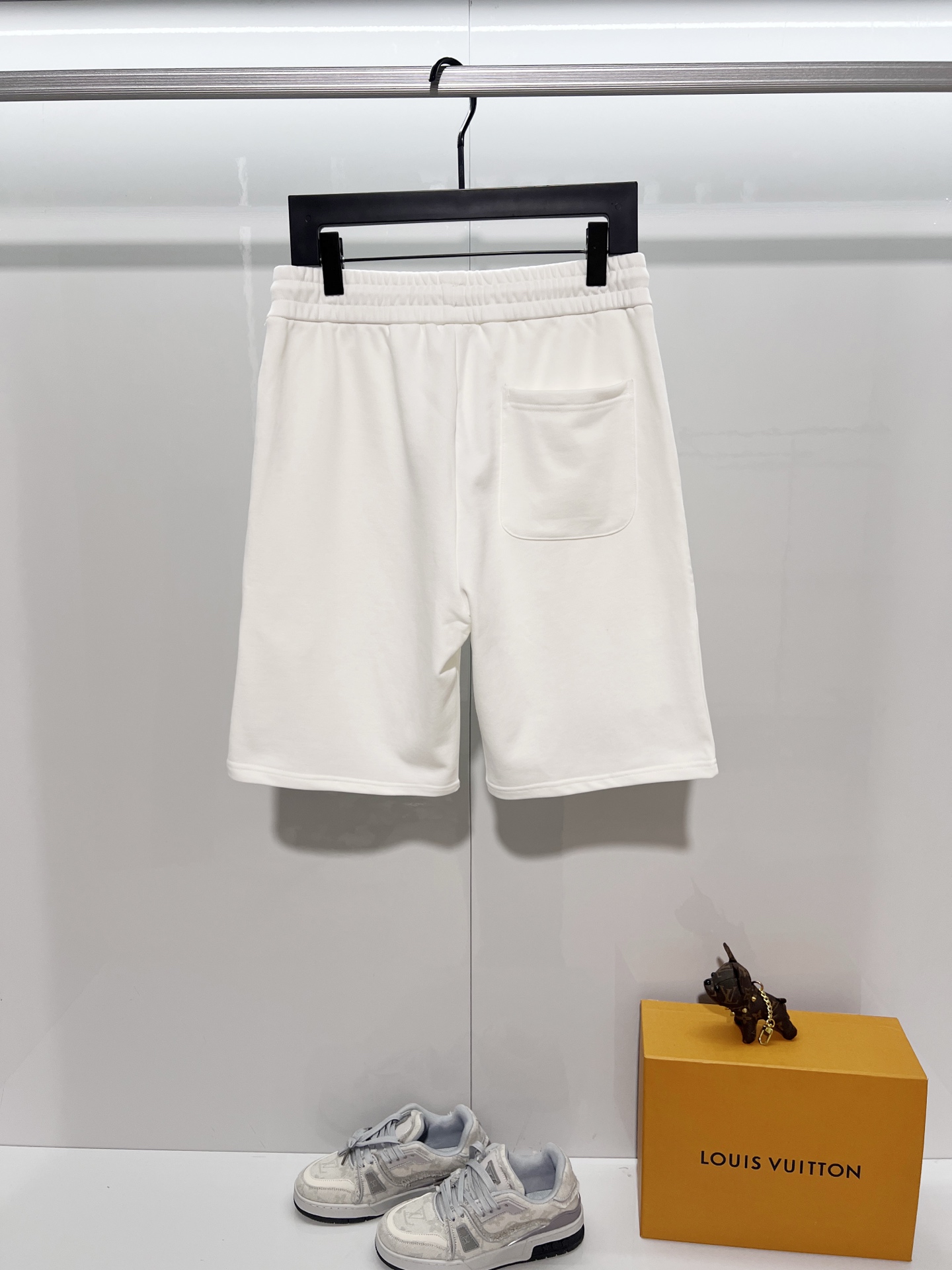 Loewe LOEWE/罗意威 2026cc 品牌 轻奢主义 简约款 彩色 字母刺绣logo 男女日常通勤穿搭 休闲短裤 套装