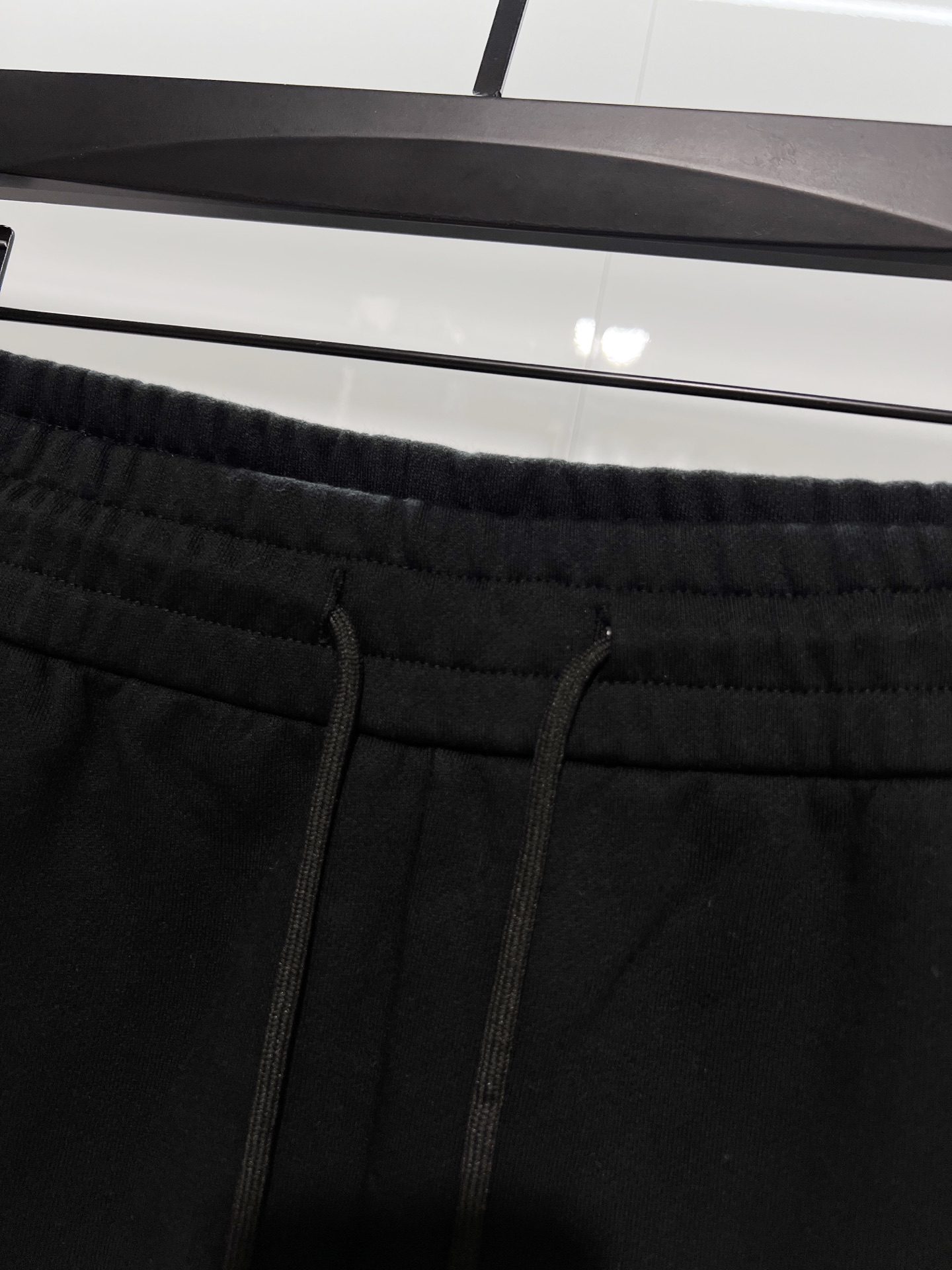 Loewe LOEWE/罗意威 2026cc 品牌 轻奢主义 简约款 彩色 字母刺绣logo 男女日常通勤穿搭 休闲短裤 套装