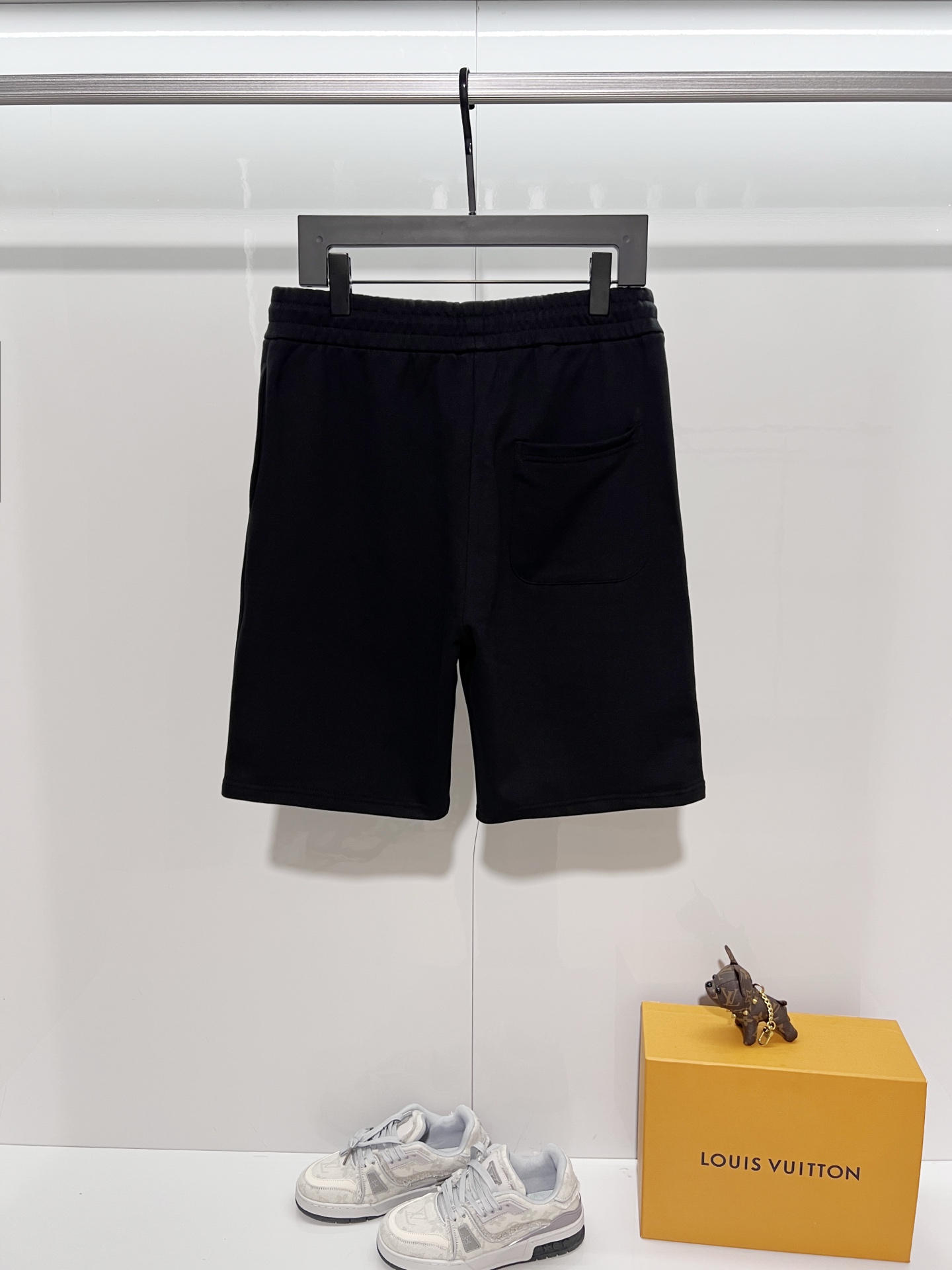 Loewe LOEWE/罗意威 2026cc 品牌 轻奢主义 简约款 彩色 字母刺绣logo 男女日常通勤穿搭 休闲短裤 套装