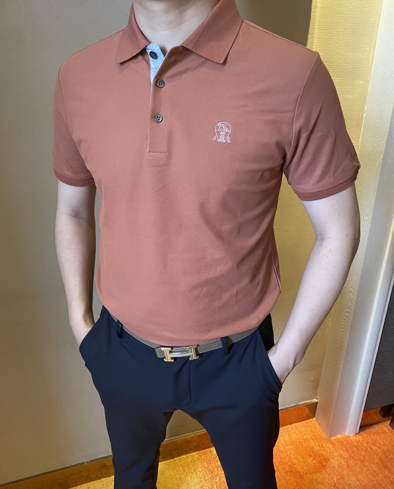 NO:466483,New products are available for sale BC ss summer new letter logo men's lapel Polo shirt!  Classic business men's style, high-end men's style at the ceiling level of business men's style!  Simple, fashionable and elegant, single-wearing inner wear is decent, quality control/detail control takes away, low-key, luxurious and connotative!  Customer-supplied fixed mesh flooring cotton cloth is carefully made, the surface of the fabric is evenly arranged and neatly arranged, with excellent breathability and heat dissipation and sweat resistance, and the comfort level of the upper body is completely better than that of ordinary single-sided sweat cloth tissue!  The classic brand LOGO logo on the chest is created with top-level craftsmanship. The LOGO has three-dimensional, clear and full texture, and is an extraordinary product in the classic field whether it is inner wear or single wear!  The exquisite cutting process, the processing of every detail is very standard and delicate, and it is comparable to that of ordinary LOW products on the market. Men must enter the basic versatile Polo shirts!  Multi-color Size M-4xl.,alexander wang19860909新品上市 bc ss夏季新款字母logo男士翻领Polo衫！经典商务男款,高端男装的天花板级别的商务男款！简约时尚大气不失优雅,单穿内搭体面过人,品质控/细节控的闭眼带走,低调又奢华有内涵！ 客供定织网眼珠地棉布精心制成,面料表面排列均匀整齐的网眼纹理,透气性和散热排汗性极佳,上身舒适程度完全优于普通单面汗布组织！胸前经典的品牌LOGO标识,采用顶级工艺打造,LOGO立体清晰饱满,质感非凡的特质,无论是内搭还是单穿都是一款经典领域的产品！精妙绝伦的裁剪工艺,每一个细节处理的非常标准细腻,非市面一般LOW货可以媲美的,男士必入基础百搭款Polo衫推荐！ 颜色多颜色 尺码M-4xl.,,alexander wang,Men's clothing