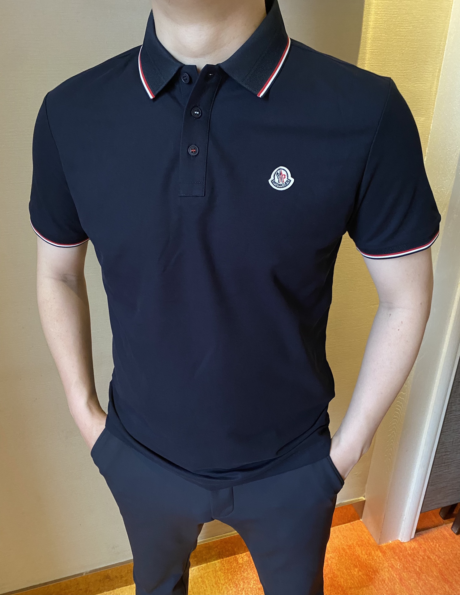 NO:466492,New product launches, ss summer new letter logo men's lapel Polo shirt!  Classic business men's style, high-end men's style at the ceiling level of business men's style!  Simple, fashionable and elegant, single-wearing inner wear is decent, quality control/detail control takes away, low-key, luxurious and connotative!  Customer-supplied fixed mesh flooring cotton cloth is carefully made, the surface of the fabric is evenly arranged and neatly arranged, with excellent breathability and heat dissipation and sweat resistance, and the comfort level of the upper body is completely better than that of ordinary single-sided sweat cloth tissue!  The classic brand LOGO logo on the chest is created with top-level craftsmanship. The LOGO has three-dimensional, clear and full texture, and is an extraordinary product in the classic field whether it is inner wear or single wear!  The exquisite cutting process, the processing of every detail is very standard and delicate, and it is comparable to that of ordinary LOW products on the market. Men must enter the basic versatile Polo shirts!  Multi-color Size M-4xl., Moncler,alexander wang19860909新品上市 蒙口 ss夏季新款字母logo男士翻领Polo衫！经典商务男款,高端男装的天花板级别的商务男款！简约时尚大气不失优雅,单穿内搭体面过人,品质控/细节控的闭眼带走,低调又奢华有内涵！ 客供定织网眼珠地棉布精心制成,面料表面排列均匀整齐的网眼纹理,透气性和散热排汗性极佳,上身舒适程度完全优于普通单面汗布组织！胸前经典的品牌LOGO标识,采用顶级工艺打造,LOGO立体清晰饱满,质感非凡的特质,无论是内搭还是单穿都是一款经典领域的产品！精妙绝伦的裁剪工艺,每一个细节处理的非常标准细腻,非市面一般LOW货可以媲美的,男士必入基础百搭款Polo衫推荐！ 颜色多颜色 尺码M-4xl.,,Moncler,alexander wang,Men's clothing