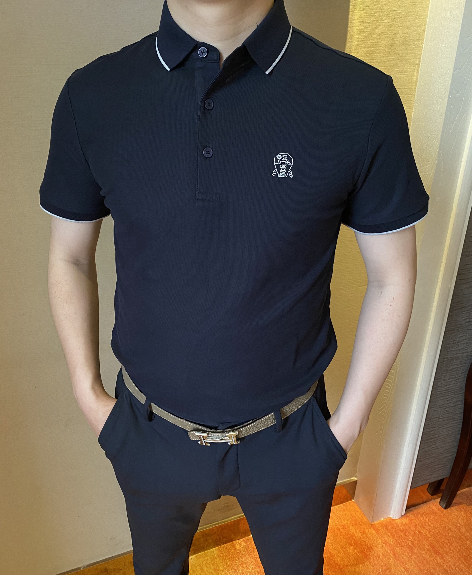 NO:466500,New products are available for sale BC ss summer new letter logo men's lapel Polo shirt!  Classic business men's style, high-end men's style at the ceiling level of business men's style!  Simple, fashionable and elegant, single-wearing inner wear is decent, quality control/detail control takes away, low-key, luxurious and connotative!  Customer-supplied fixed mesh flooring cotton cloth is carefully made, the surface of the fabric is evenly arranged and neatly arranged, with excellent breathability and heat dissipation and sweat resistance, and the comfort level of the upper body is completely better than that of ordinary single-sided sweat cloth tissue!  The classic brand LOGO logo on the chest is created with top-level craftsmanship. The LOGO has three-dimensional, clear and full texture, and is an extraordinary product in the classic field whether it is inner wear or single wear!  The exquisite cutting process, the processing of every detail is very standard and delicate, and it is comparable to that of ordinary LOW products on the market. Men must enter the basic versatile Polo shirts!  Multi-color Size M-4xl.,alexander wang19860909新品上市 bc ss夏季新款字母logo男士翻领Polo衫！经典商务男款,高端男装的天花板级别的商务男款！简约时尚大气不失优雅,单穿内搭体面过人,品质控/细节控的闭眼带走,低调又奢华有内涵！ 客供定织网眼珠地棉布精心制成,面料表面排列均匀整齐的网眼纹理,透气性和散热排汗性极佳,上身舒适程度完全优于普通单面汗布组织！胸前经典的品牌LOGO标识,采用顶级工艺打造,LOGO立体清晰饱满,质感非凡的特质,无论是内搭还是单穿都是一款经典领域的产品！精妙绝伦的裁剪工艺,每一个细节处理的非常标准细腻,非市面一般LOW货可以媲美的,男士必入基础百搭款Polo衫推荐！ 颜色多颜色 尺码M-4xl.,,alexander wang,Men's clothing