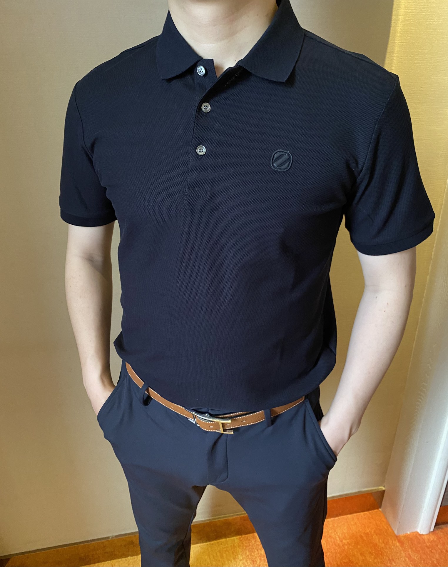 NO:466513,New product launches, Jenia ss summer new letter logo men's lapel Polo shirt!  Classic business men's style, high-end men's style at the ceiling level of business men's style!  Simple, fashionable and elegant, single-wearing inner wear is decent, quality control/detail control takes away, low-key, luxurious and connotative!  Customer-supplied fixed mesh flooring cotton cloth is carefully made, the surface of the fabric is evenly arranged and neatly arranged, with excellent breathability and heat dissipation and sweat resistance, and the comfort level of the upper body is completely better than that of ordinary single-sided sweat cloth tissue!  The classic brand LOGO logo on the chest is created with top-level craftsmanship. The LOGO has three-dimensional, clear and full texture, and is an extraordinary product in the classic field whether it is inner wear or single wear!  The exquisite cutting process, the processing of every detail is very standard and delicate, and it is comparable to that of ordinary LOW products on the market. Men must enter the basic versatile Polo shirts!  Multi-color Size M-4xl., zegna,alexander wang19860909新品上市 杰尼亚 ss夏季新款字母logo男士翻领Polo衫！经典商务男款,高端男装的天花板级别的商务男款！简约时尚大气不失优雅,单穿内搭体面过人,品质控/细节控的闭眼带走,低调又奢华有内涵！ 客供定织网眼珠地棉布精心制成,面料表面排列均匀整齐的网眼纹理,透气性和散热排汗性极佳,上身舒适程度完全优于普通单面汗布组织！胸前经典的品牌LOGO标识,采用顶级工艺打造,LOGO立体清晰饱满,质感非凡的特质,无论是内搭还是单穿都是一款经典领域的产品！精妙绝伦的裁剪工艺,每一个细节处理的非常标准细腻,非市面一般LOW货可以媲美的,男士必入基础百搭款Polo衫推荐！ 颜色多颜色 尺码M-4xl.,,zegna,alexander wang,Men's clothing