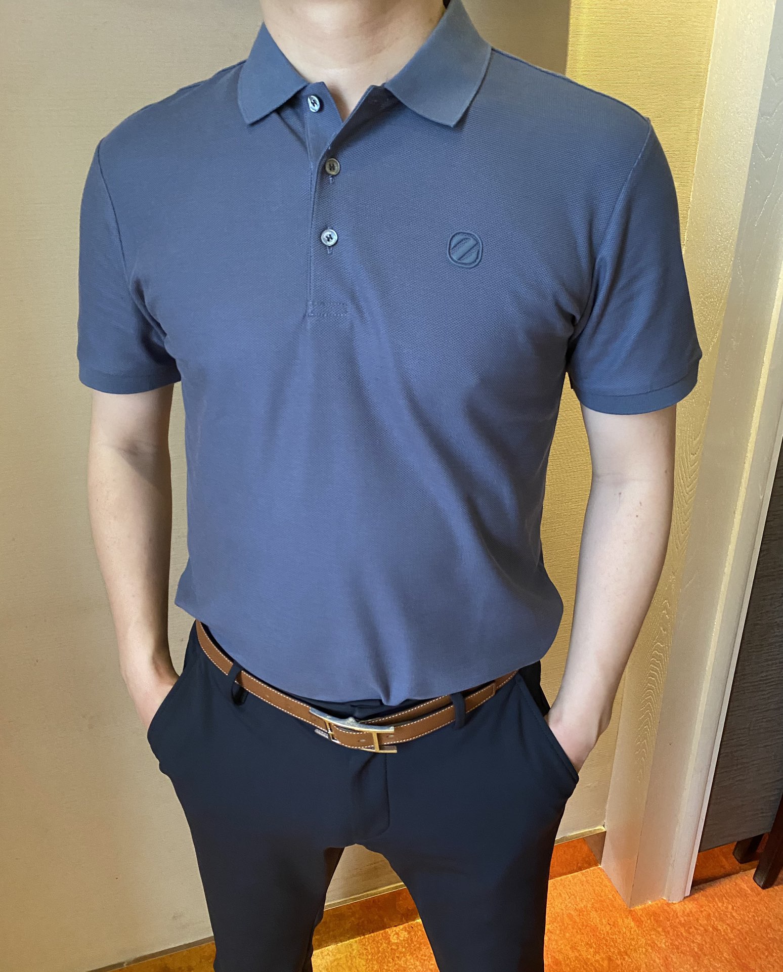 NO:466530,Jenya ss summer new letter logo men's lapel Polo shirt!  Classic business men's style, high-end men's style at the ceiling level of business men's style!  Simple, fashionable and elegant, single-wearing inner wear is decent, quality control/detail control takes away, low-key, luxurious and connotative!  Customer-supplied fixed mesh flooring cotton cloth is carefully made, the surface of the fabric is evenly arranged and neatly arranged, with excellent breathability and heat dissipation and sweat resistance, and the comfort level of the upper body is completely better than that of ordinary single-sided sweat cloth tissue!  The classic brand LOGO logo on the chest is created with top-level craftsmanship. The LOGO has three-dimensional, clear and full texture, and is an extraordinary product in the classic field whether it is inner wear or single wear!  The exquisite cutting process, the processing of every detail is very standard and delicate, and it is comparable to that of ordinary LOW products on the market. Men must enter the basic versatile Polo shirts!  Multi-color Size M-4xl, zegna,alexander wang19860909杰尼亚 ss夏季新款字母logo男士翻领Polo衫！经典商务男款,高端男装的天花板级别的商务男款！简约时尚大气不失优雅,单穿内搭体面过人,品质控/细节控的闭眼带走,低调又奢华有内涵！ 客供定织网眼珠地棉布精心制成,面料表面排列均匀整齐的网眼纹理,透气性和散热排汗性极佳,上身舒适程度完全优于普通单面汗布组织！胸前经典的品牌LOGO标识,采用顶级工艺打造,LOGO立体清晰饱满,质感非凡的特质,无论是内搭还是单穿都是一款经典领域的产品！精妙绝伦的裁剪工艺,每一个细节处理的非常标准细腻,非市面一般LOW货可以媲美的,男士必入基础百搭款Polo衫推荐！ 颜色多颜色 尺码M-4xl,,zegna,alexander wang,Men's clothing