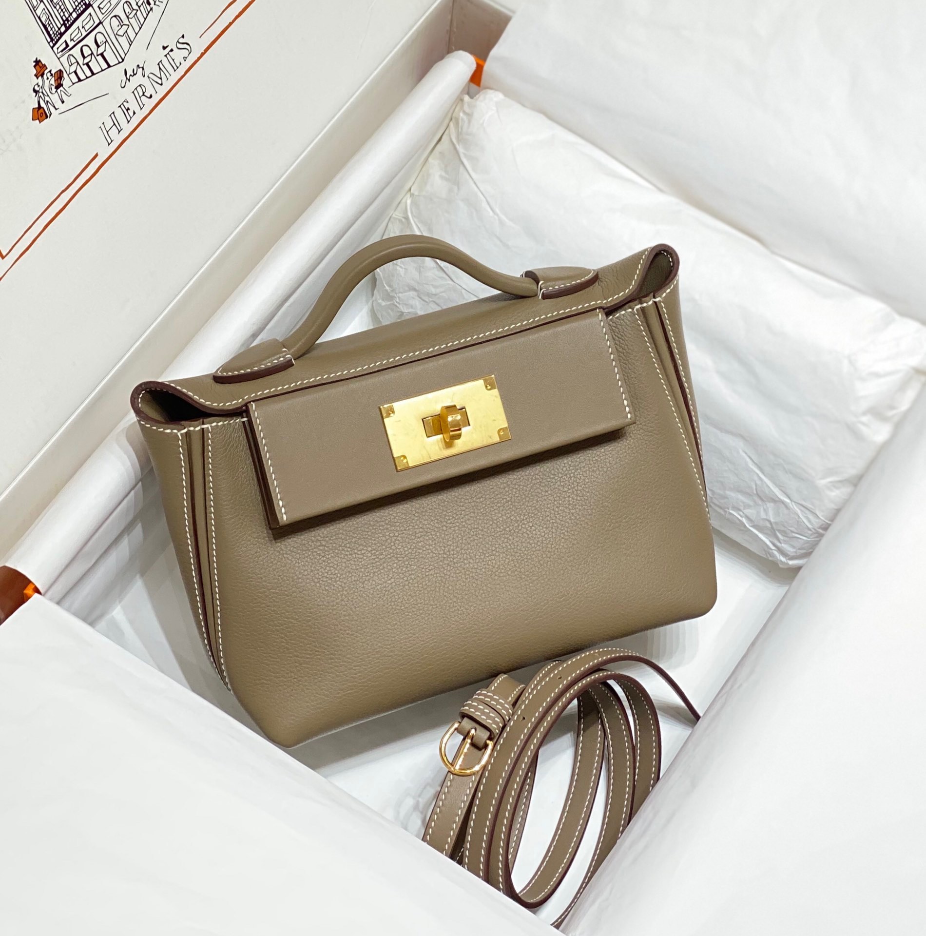 Hermès Hermes Elephant Gray Italian Calfskin Hand-stitched Craftsmanship 2424 Series