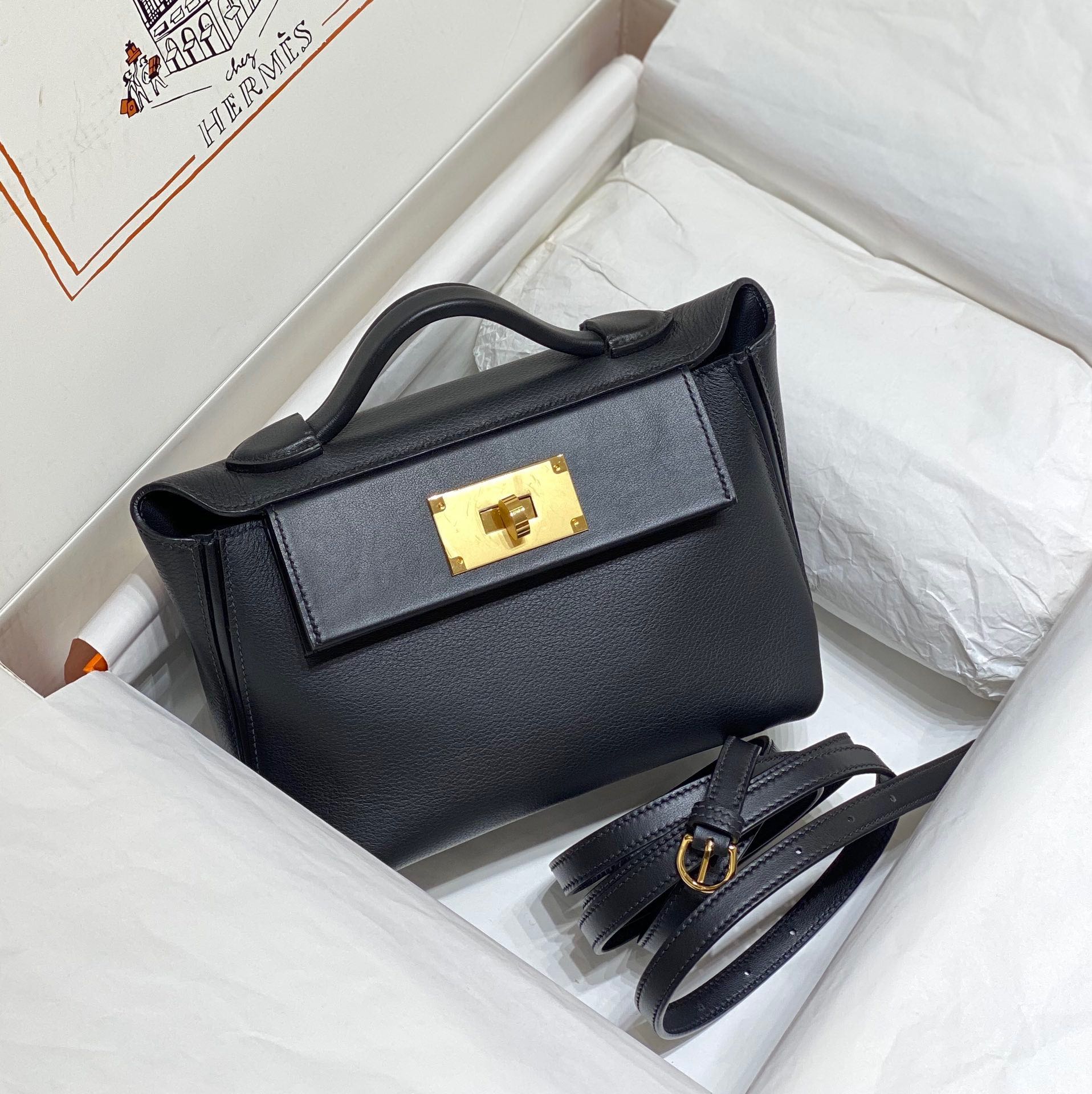 Hermès Hermes Black Italian calfskin hand-sewn craftsmanship 2424 series