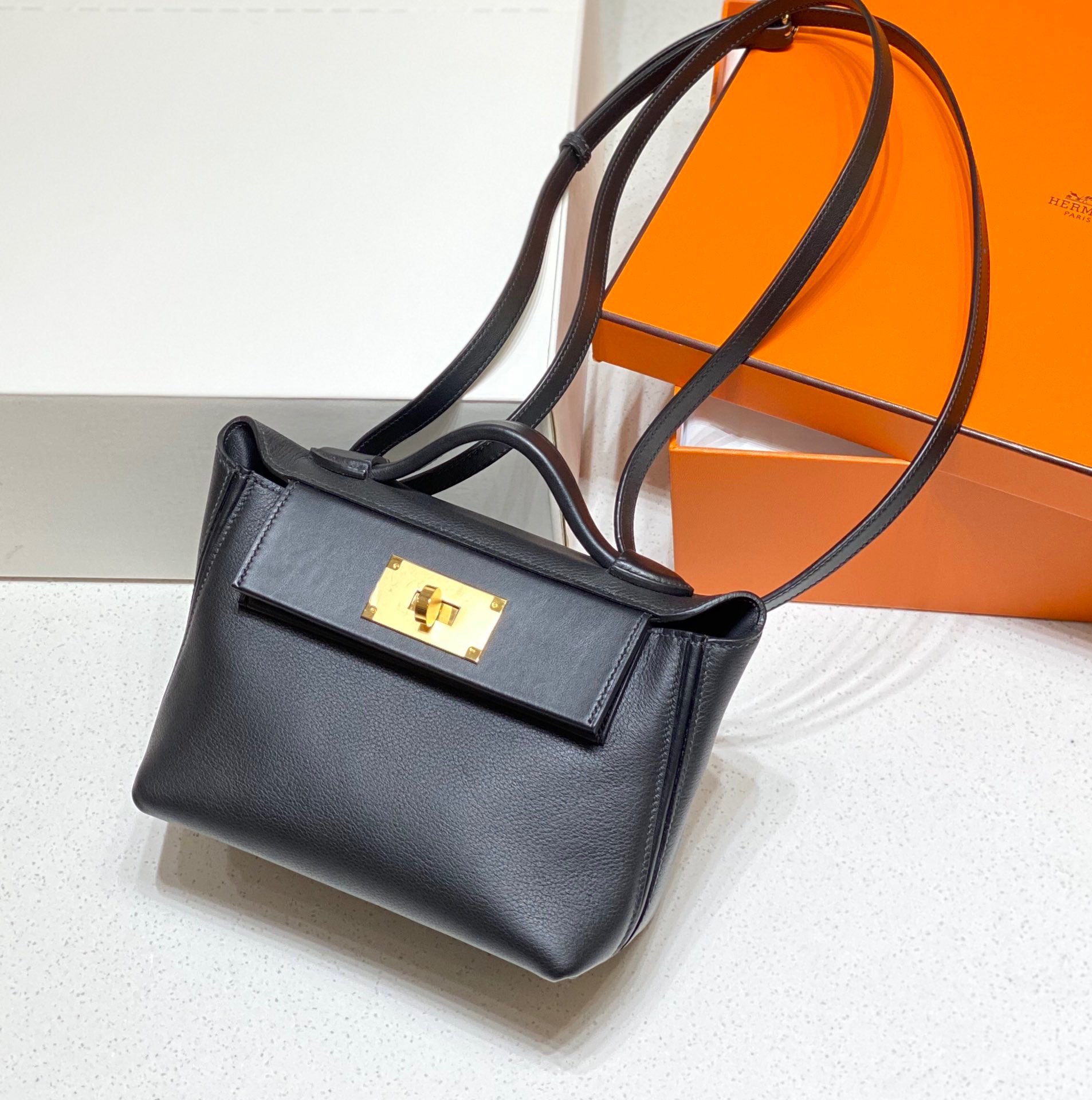 Hermès Hermes Black Italian calfskin hand-sewn craftsmanship 2424 series