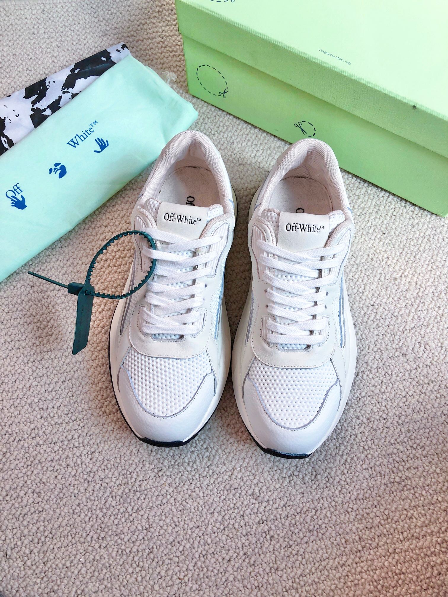 Nuevo, nuevo, nuevo OFF BLANCO par de modelos 3202023 últimos modelos de otoño lanzado la versión de