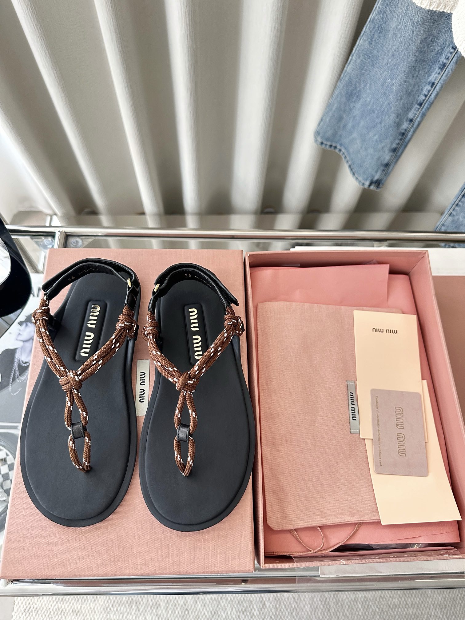 NO:404677,Top quality * Riviere cotton rope clamp sandals | Original purchase grade - Tobacco color Material and crafts Original fabric/cowhide upper is decorated with gemstones Insoles and heels are decorated with silk-print logo Star patterned rubber sole Size35-40, split-toe shoes, sandals, cowhide19860909顶级品质 * Riviere棉绳夹趾凉鞋｜原版购入代购级别 -烟草色 材质与工艺 原版织物/牛皮革面料 鞋面饰有宝石装饰 鞋垫与鞋跟饰有丝印徽标 星星图案纹路橡胶底 Size35-40,分趾鞋,sandals,cowhide,Women's Shoes