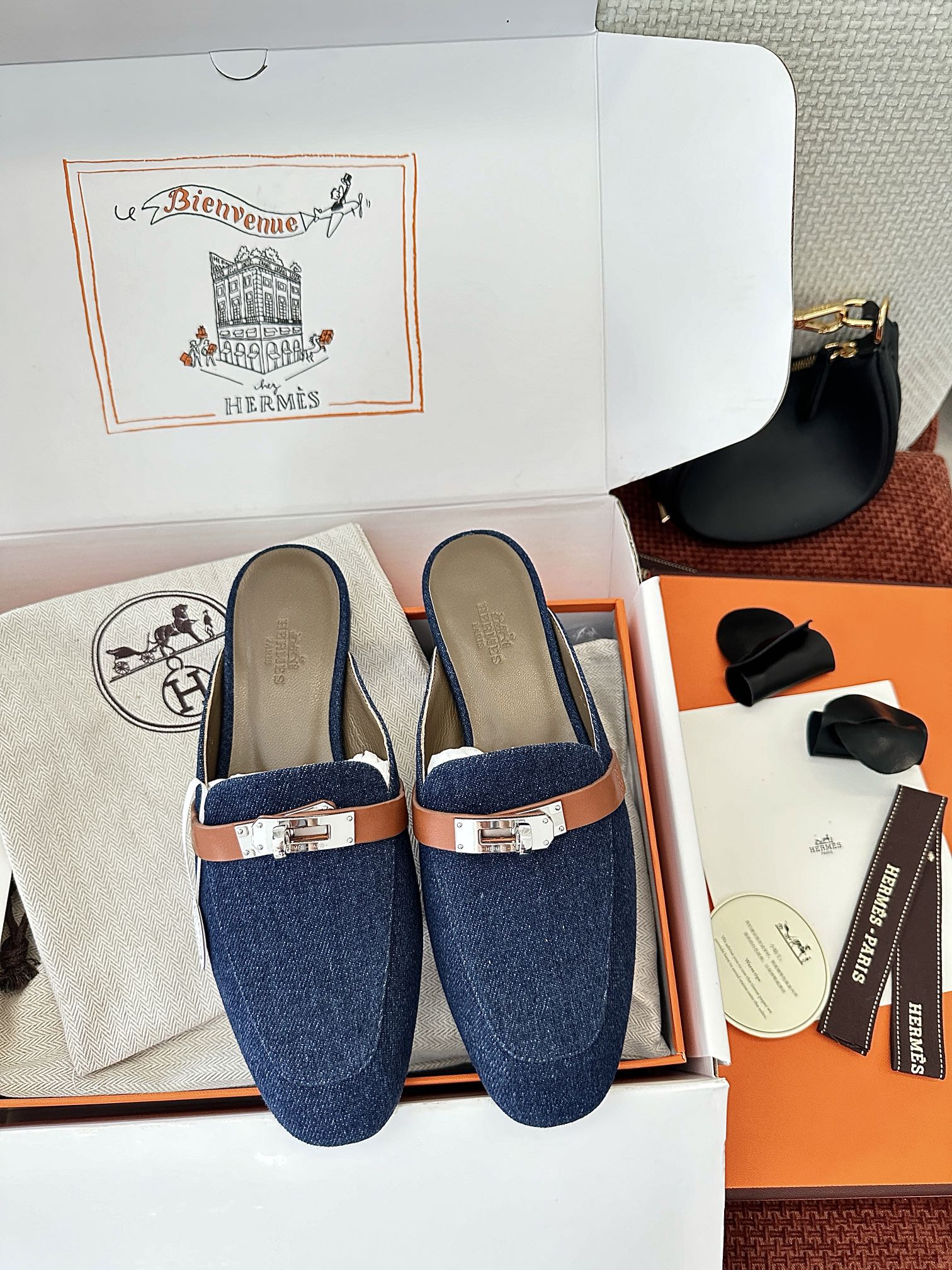 NO:263701,Production from Dongguan * Classic kelly buckle OZ mules | Original purchase and purchase grade - blue Material and crafts Original fabric fabric Sheepskin lining Upper is decorated with palladium-plated kelly buckle Italian leather outsole 2.5cm heel Size35-39 (40 41 42 Customized non-returning), semi-torque, sheepskin, Leather soles19860909莞产 * 经典kelly扣OZ穆勒鞋｜原版购入代购级别 -蓝色 材质与工艺 原版织物面料 羊皮内衬 鞋面饰有镀钯kelly扣 意大利真皮大底 2.5cm鞋跟 Size35-39 (40 41 42定制不退换),半拖,sheepskin,Leather soles,Women's Shoes