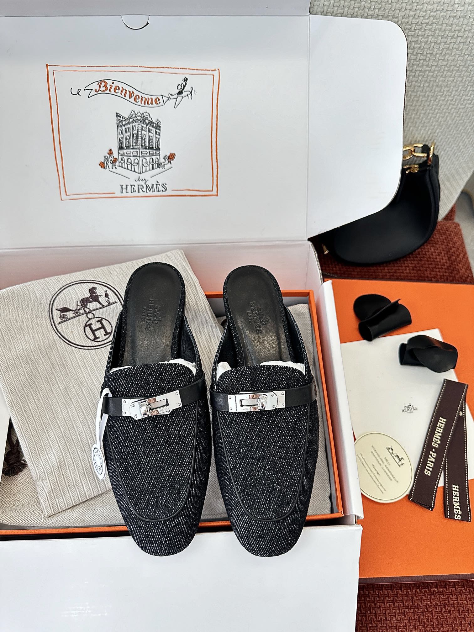 NO:263695,Production from Dongguan * Classic kelly buckle OZ mules | Original purchase grade - black Material and crafts Original fabric fabric Sheepskin lining Upper is decorated with palladium-plated kelly buckle Italian leather outsole 2.5cm heel Size35-39 (40 41 42 Customized non-returning), semi-torque, sheepskin, Leather soles19860909莞产 * 经典kelly扣OZ穆勒鞋｜原版购入代购级别 -黑色 材质与工艺 原版织物面料 羊皮内衬 鞋面饰有镀钯kelly扣 意大利真皮大底 2.5cm鞋跟 Size35-39 (40 41 42定制不退换),半拖,sheepskin,Leather soles,Women's Shoes