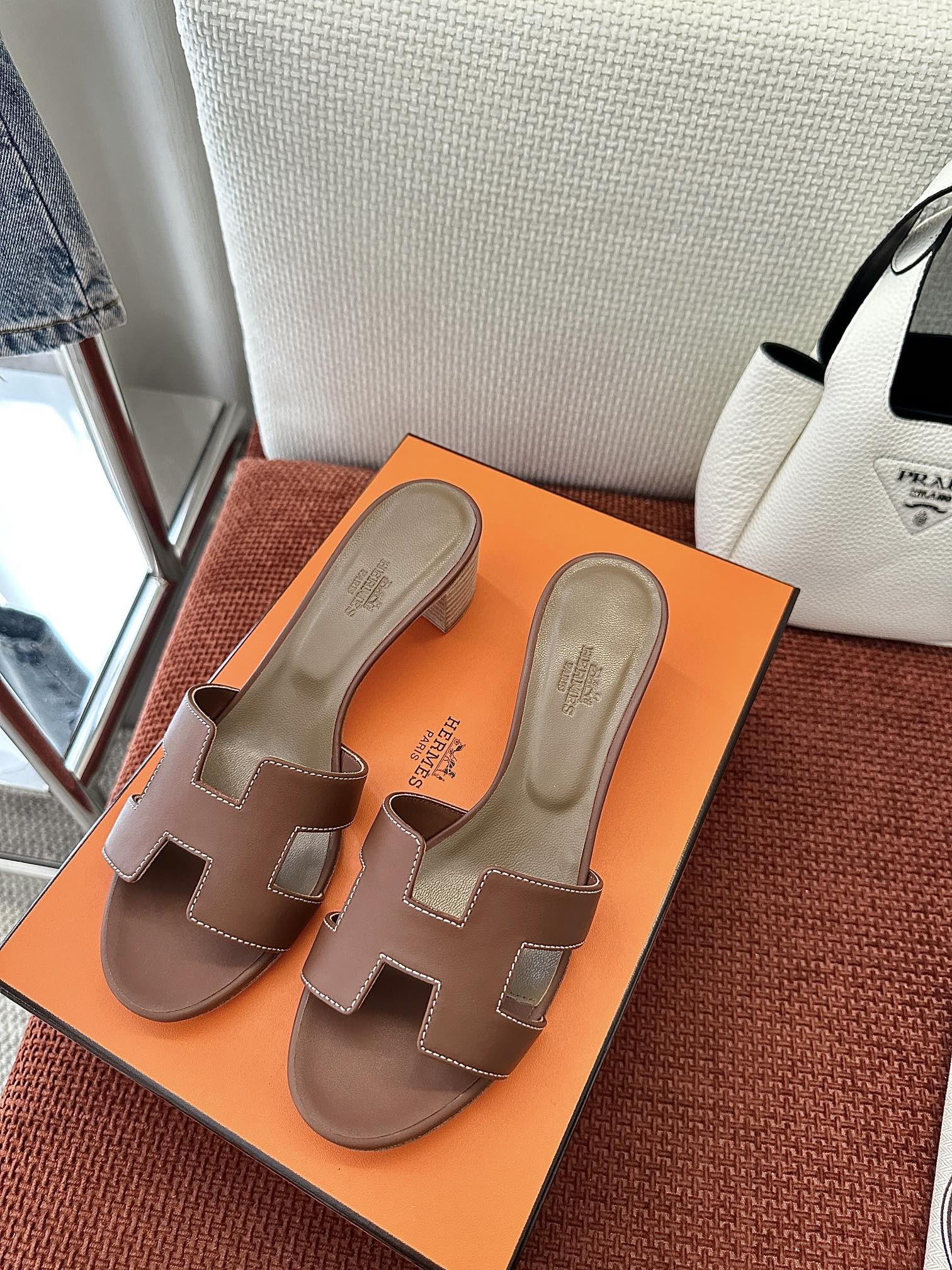 NO:263690,Dongguan * Oasis calfskin medium heel H-drag｜Original purchase purchasing level - brown Original calfskin sheepskin lining footbed with brand logo imprint Italian leather outsole 5cm heel size35-39 (40 41 custom made without return or exchange), slippers, slippers, cowhide, sheepskin, Leather soles19860909莞产 * Oasis小牛皮中跟H拖｜原版购入代购级别 -棕色 原版小牛皮 羊皮内衬 垫脚饰有品牌标识压印 意大利真皮大底 5cm鞋跟 size35-39（40 41定制不退换）,拖鞋,slippers,cowhide,sheepskin,Leather soles,Women's Shoes