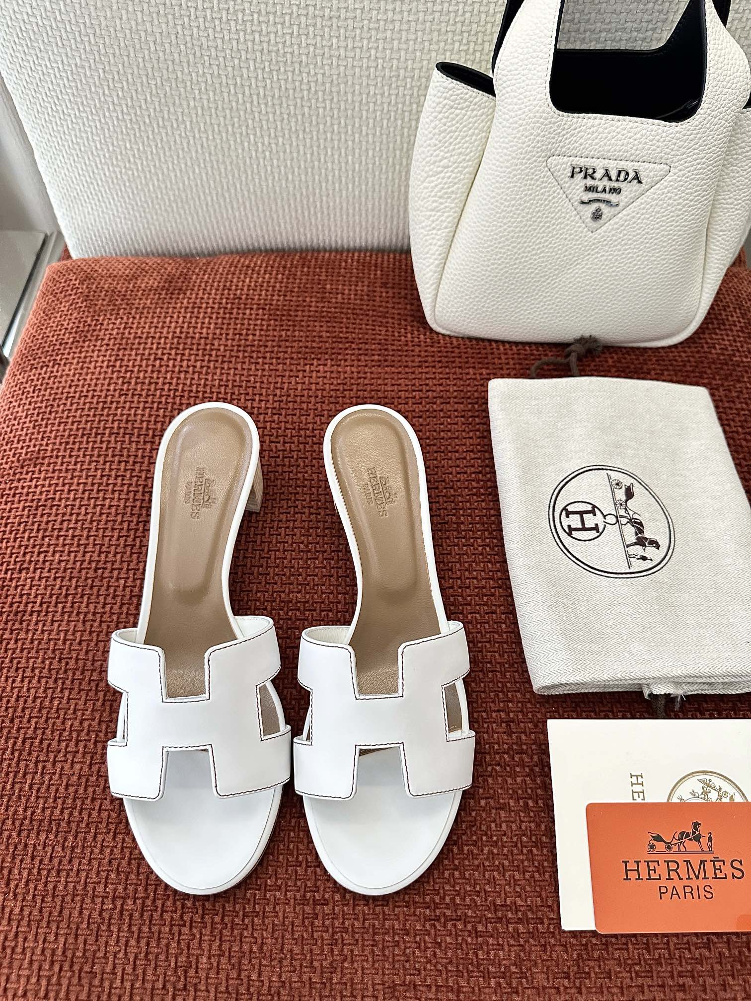 NO:263713,Production from Dongguan * Oasis calfskin medium heel H-drag｜Original purchase purchasing level - white Original calfskin sheepskin lining footbed with brand logo imprint Italian genuine leather outsole 5cm heel size35-39 (40 41 custom made without return or exchange), slippers, slippers, cowhide, sheepskin, Leather soles19860909莞产 * Oasis小牛皮中跟H拖｜原版购入代购级别 -白色 原版小牛皮 羊皮内衬 垫脚饰有品牌标识压印 意大利真皮大底 5cm鞋跟 size35-39（40 41定制不退换）,拖鞋,slippers,cowhide,sheepskin,Leather soles,Women's Shoes