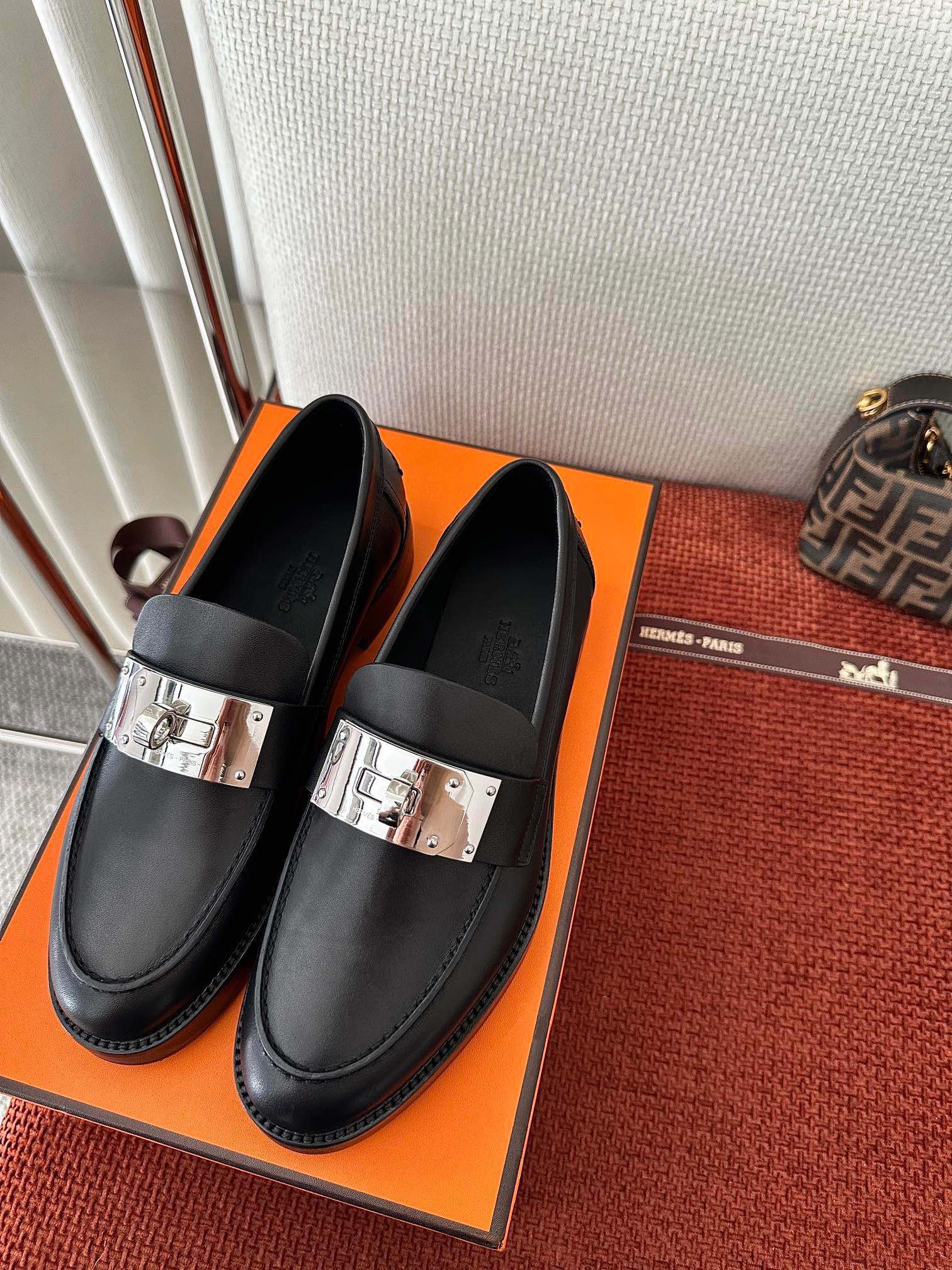 NO:263602,Production from Dongguan * Hot retro Kelly buckle loafers | Original purchase level Material and craftsmanship Original imported calfskin Calfskin insole and lining Upper belt with palladium-plated super large Kelly buckle Leather and rubber outsole 4cm heel Size35-41, loafers, loafers, cowhide19860909莞产 * Hot复古Kelly扣乐福鞋｜原版购入代购级别 材质与工艺 原版进口小牛皮 小牛皮内底和内衬 鞋面皮带配镀钯超大Kelly扣 皮革和橡胶大底 4cm鞋跟 Size35-41,乐福鞋,loafers,cowhide,Women's Shoes