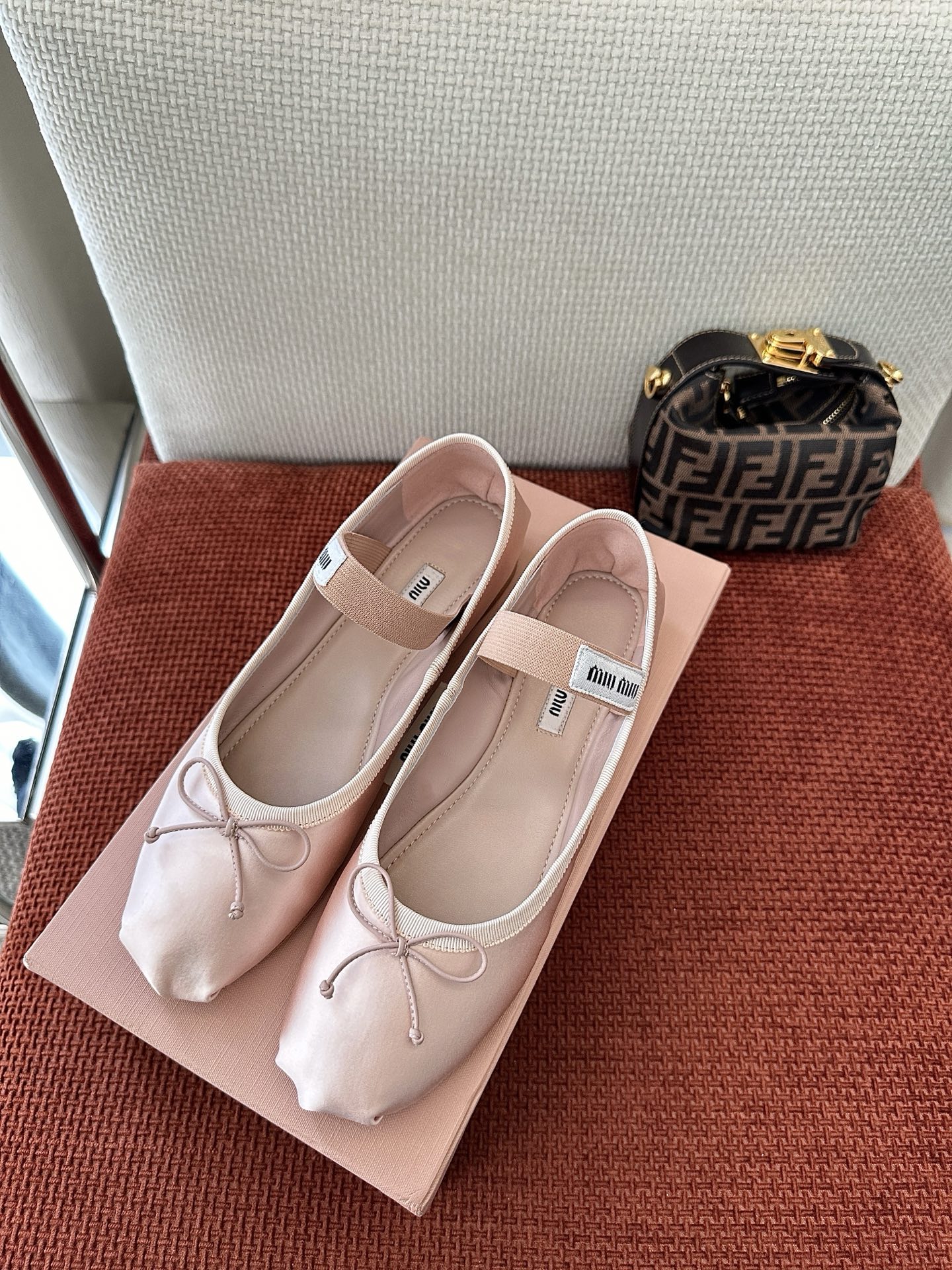 NO:782689,Top quality * 25ss spring and summer satin ballet shoes | Original purchasing agent level - Orchid pink Material and craftsmanship Original silk satin Leather lining Upper embellished with bows and knitted logo tags decorated with elastic bands Leather soles Rubber heels Size35-40, ballet shoes, real silk19860909顶级品质 * 25ss春夏缎面芭蕾舞鞋｜原版购入代购级别 -兰花粉 材质与工艺 原版真丝缎面 皮革里衬 鞋面点缀蝴蝶结和针织徽标标签装饰弹力带 皮革鞋底橡胶鞋跟 Size35-40,芭蕾舞鞋,real silk,Women's Shoes
