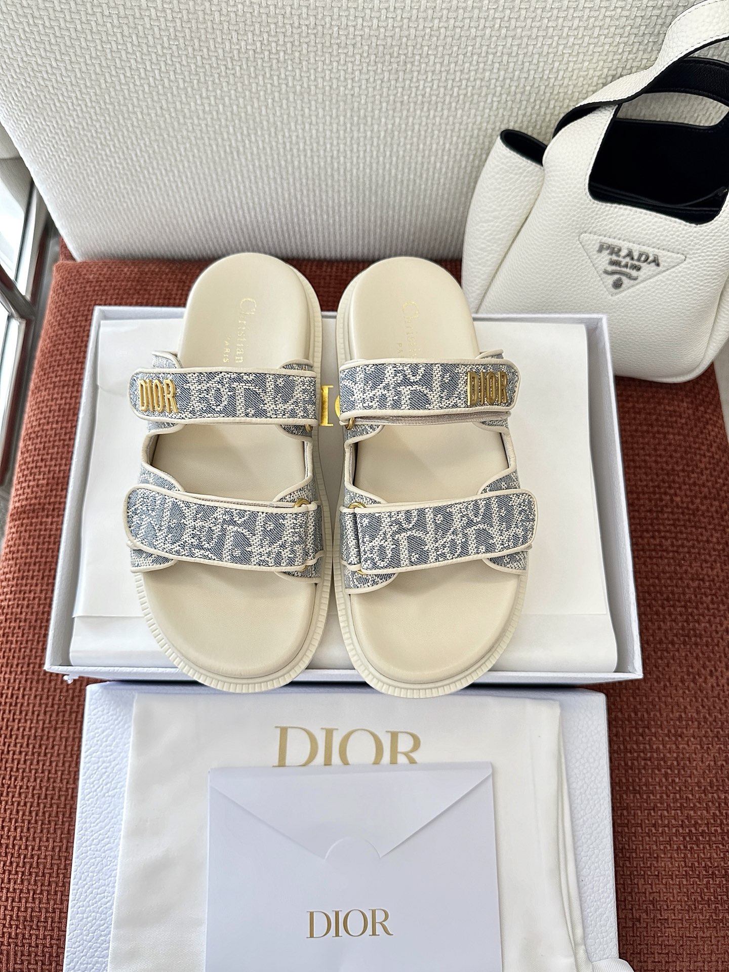 NO:404665,Top quality * 25ss Spring and Summer Dioract Jacquard Sandals - Slippers Materials and craftsmanship Original blue checkered jacquard fabric Gold finish metal Dior logo Adjustable Velcro strap Leather insole that fits the feet EVA Textured rubber sole engraved D-home lucky star symbol Size35-41, sandals, dior, dior, sandals, slippers19860909顶级品质 * 25ss春夏Dioract 提花凉鞋 -拖鞋 材料与工艺 原版蓝色格纹布提花面料 金色饰面金属 Dior 标志 可调节的魔术贴饰带 贴合脚型的皮革内底 EVA 纹理橡胶厚底镌刻D家幸运星符号 Size35-41,凉鞋,dior,dior,sandals,slippers,Women's Shoes