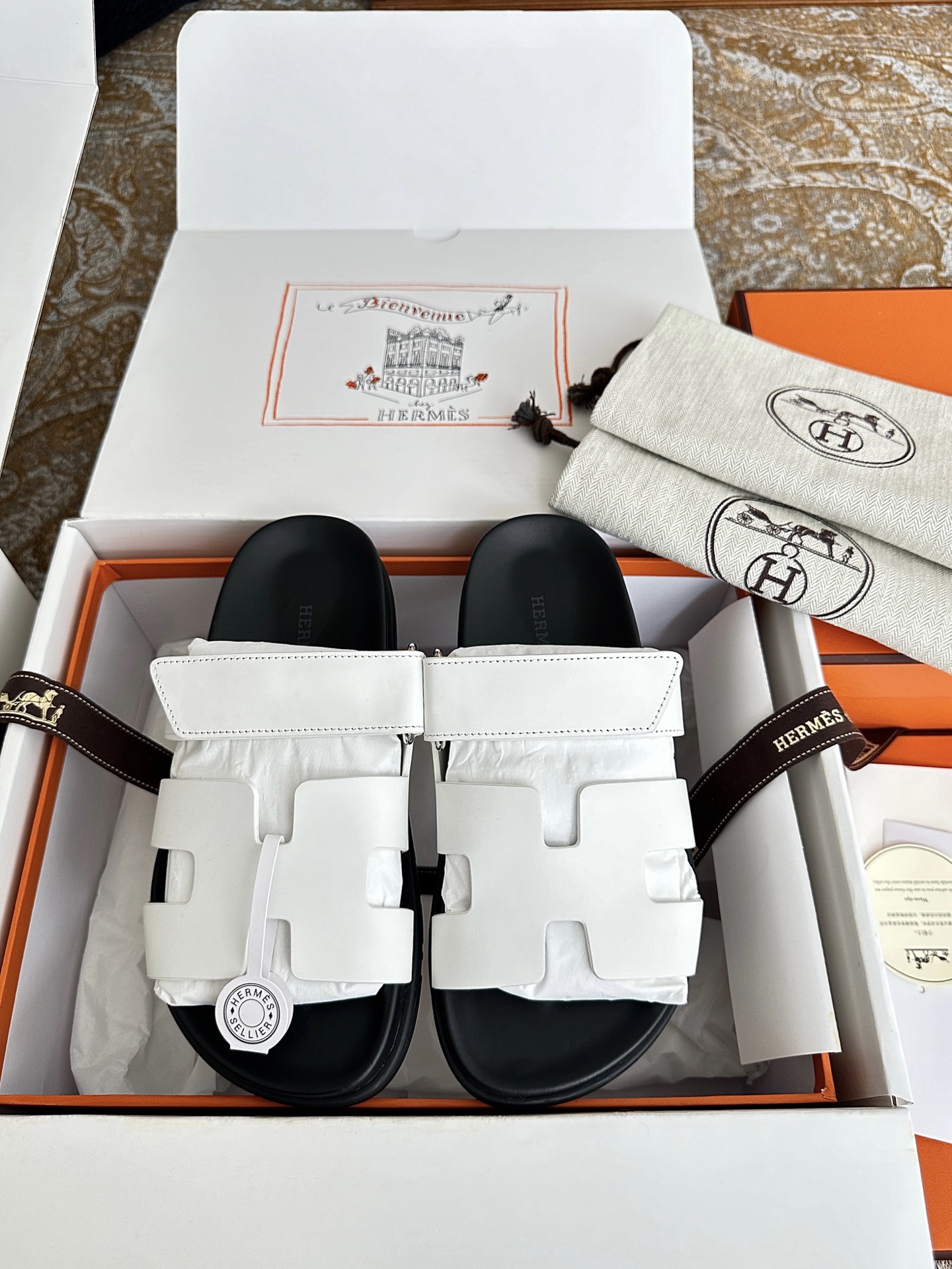 NO:413901,White cowhide, slippers, slippers, cowhide19860909白色牛皮,拖鞋,slippers,cowhide,Women's Shoes