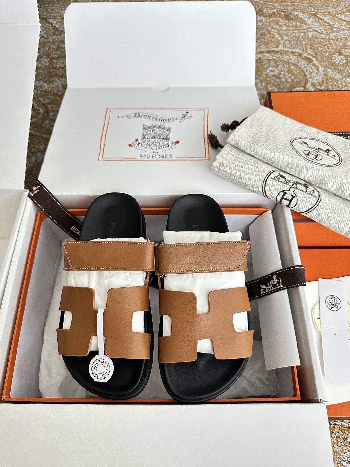 NO:413908,Dongguan * 25ss Spring and Summer Chypre Classic Functional Style Erjiu Slippers | Original Purchase Level Brown Cowhide Material and Crafts Imported Cowhide Leather/Palm Leather/Suede Upper Calfskin Inner Customized Velcro in the same color Ergonomic rubber sole size35-41, Slippers, slippers, cowhide, chamois leather19860909莞产 * 25ss春夏Chypre经典机能风二舅拖鞋｜原版购入代购级别 棕色牛皮 材质与工艺 进口牛皮革/掌纹皮/麂皮鞋面 小牛皮内里 定制同色系魔术贴 人体工学橡胶鞋底 size35-41,拖鞋,slippers,cowhide,chamois leather,Women's Shoes