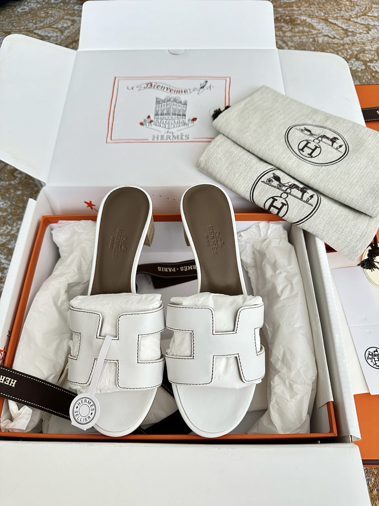 NO:413824,White cowhide, slippers, slippers, cowhide19860909白色牛皮,拖鞋,slippers,cowhide,Women's Shoes