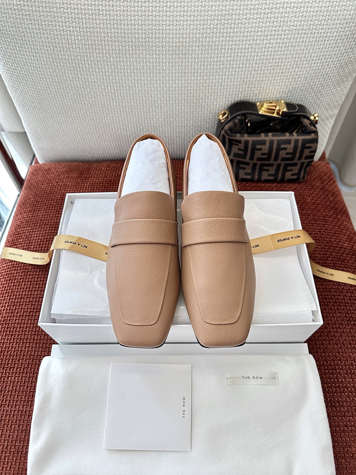 NO:446771,Dongguan * 25ss new minimalist square toe shallow mouth loafers | Original purchase level - milk tea color Material and crafts Original cowhide leather Leather lining Italian leather outsole size35-40, loafers, loafers, cowhide, Leather soles19860909莞产 * 25ss新款极简方头浅口乐福鞋｜原版购入代购级别 -奶茶色 材质与工艺 原版牛皮革 皮革里衬 意大利真皮大底 size35-40,乐福鞋,loafers,cowhide,Leather soles,Women's Shoes