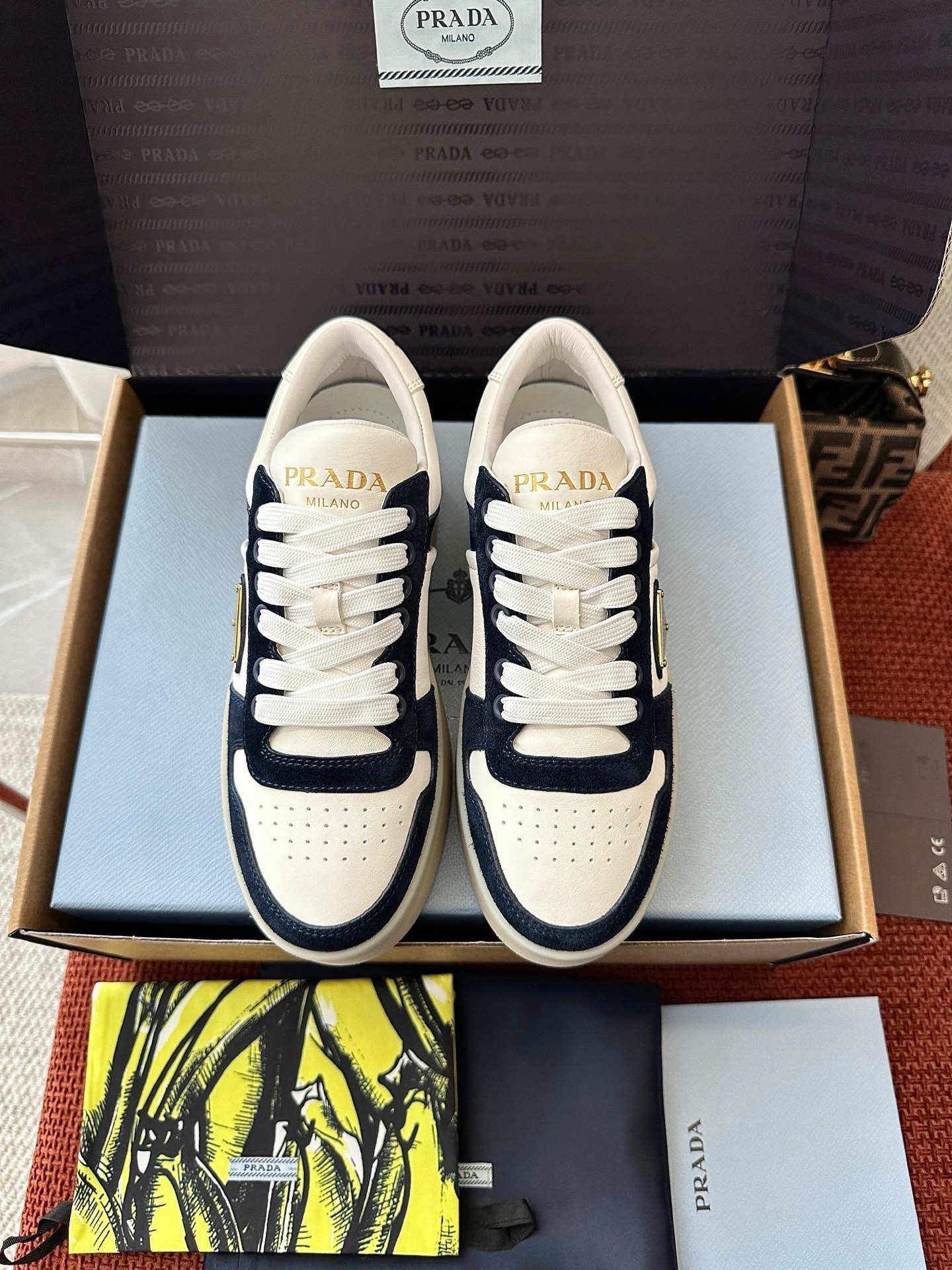 NO:487907,Dongguan * 25ss Downtown leather sneakers｜Original purchase grade Material and crafts Original suede leather/Nappa leather Leather lining Upper hollowed-out enamel triangle metal logo 5cm rubber sole size35-40, casual shoes/sports shoes, sneakers19860909莞产 * 25ss Downtown皮革运动鞋｜原版购入代购级别 材质与工艺 原版绒面皮革/Nappa皮革 皮革衬里 鞋面镂空 涂珐琅三角形金属徽标 5cm橡胶鞋底 size35-40,休闲鞋/运动鞋,sneakers,Women's Shoes