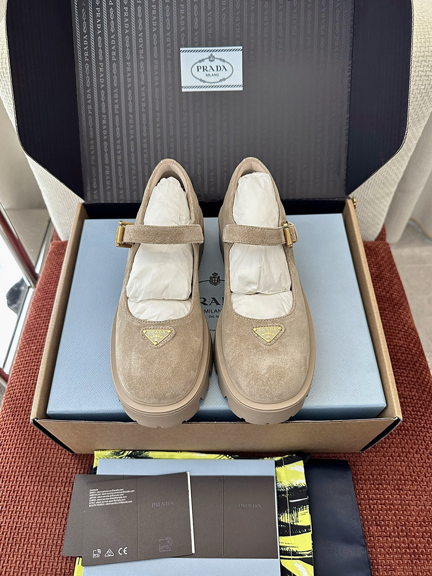 NO:487890,Wan produced * 25ssMonolith Leather Mary Jane Shoes | Original purchase grade - apricot material and craftsmanship Original cowhide/suede Leather footbed Accessories and metal buckles Enamel metal triangle logo 5.5cm concave and embossed lightweight rubber sole size35-40, Mary Jane, mary jane, cowhide, chamois leather19860909莞产 * 25ssMonolith 皮革玛丽珍鞋｜原版购入代购级别 -杏色 材质与工艺 原版牛皮革/麂皮 皮革垫脚 配饰带和金属搭扣 涂珐琅金属三角形徽标 5.5cm凹凸纹轻质橡胶底 size35-40,玛丽珍,mary jane,cowhide,chamois leather,Women's Shoes