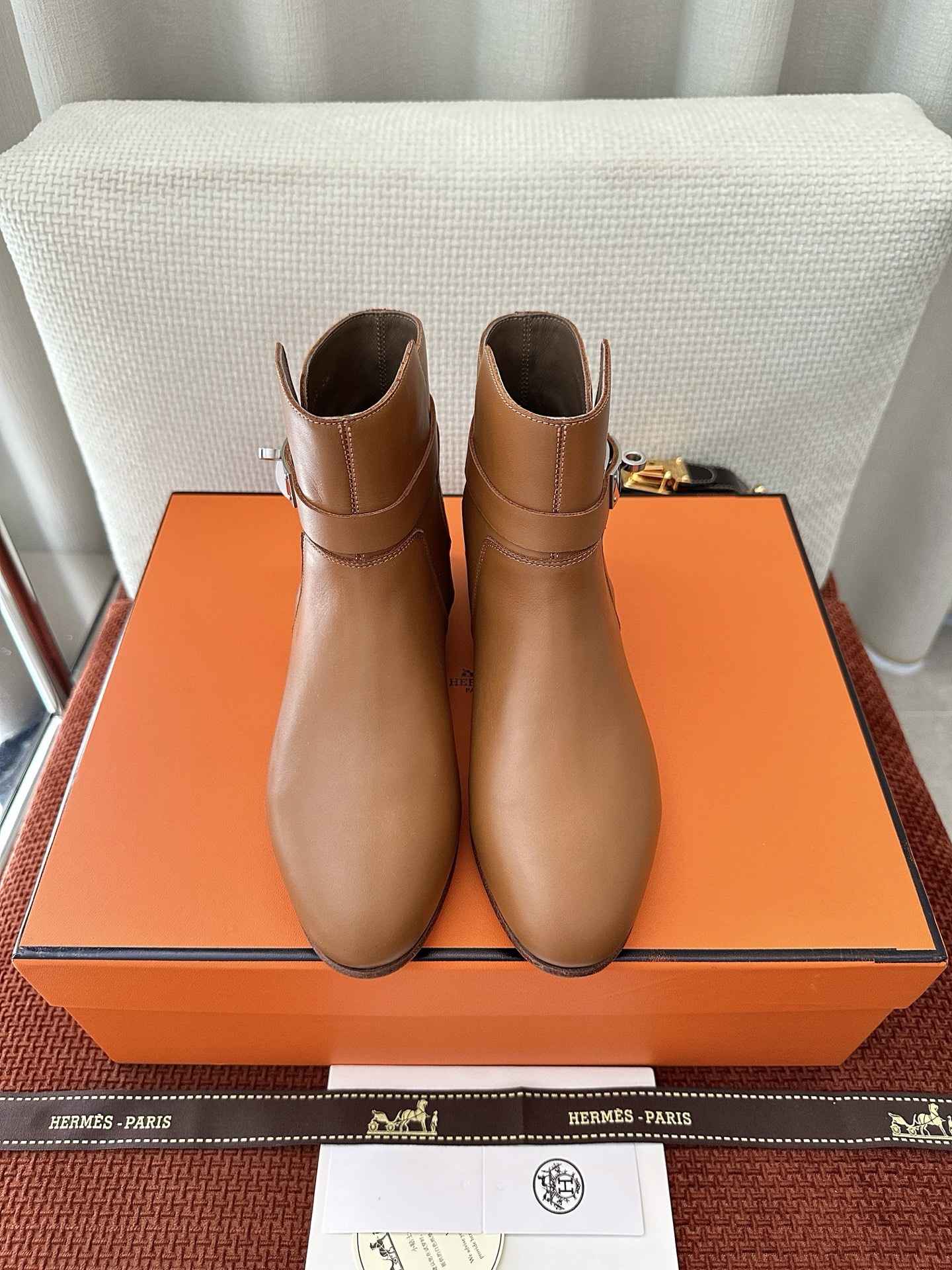 NO:489889,Dongguan * 25ss autumn and winter Neo ankle boots | Original purchase level - brown Original calfskin Leather lining and insole Paired with classic shoe buckle and double ring ankle strap Customized leather outsole size35-40, boots, boots, cowhide, Leather soles19860909莞产 * 25ss秋冬Neo及踝靴｜原版购入代购级别 -棕色 原版小牛皮 皮革内衬和内底 搭配经典鞋扣和双圈踝带 定制真皮大底 size35-40,靴子,boots,cowhide,Leather soles,Women's Shoes