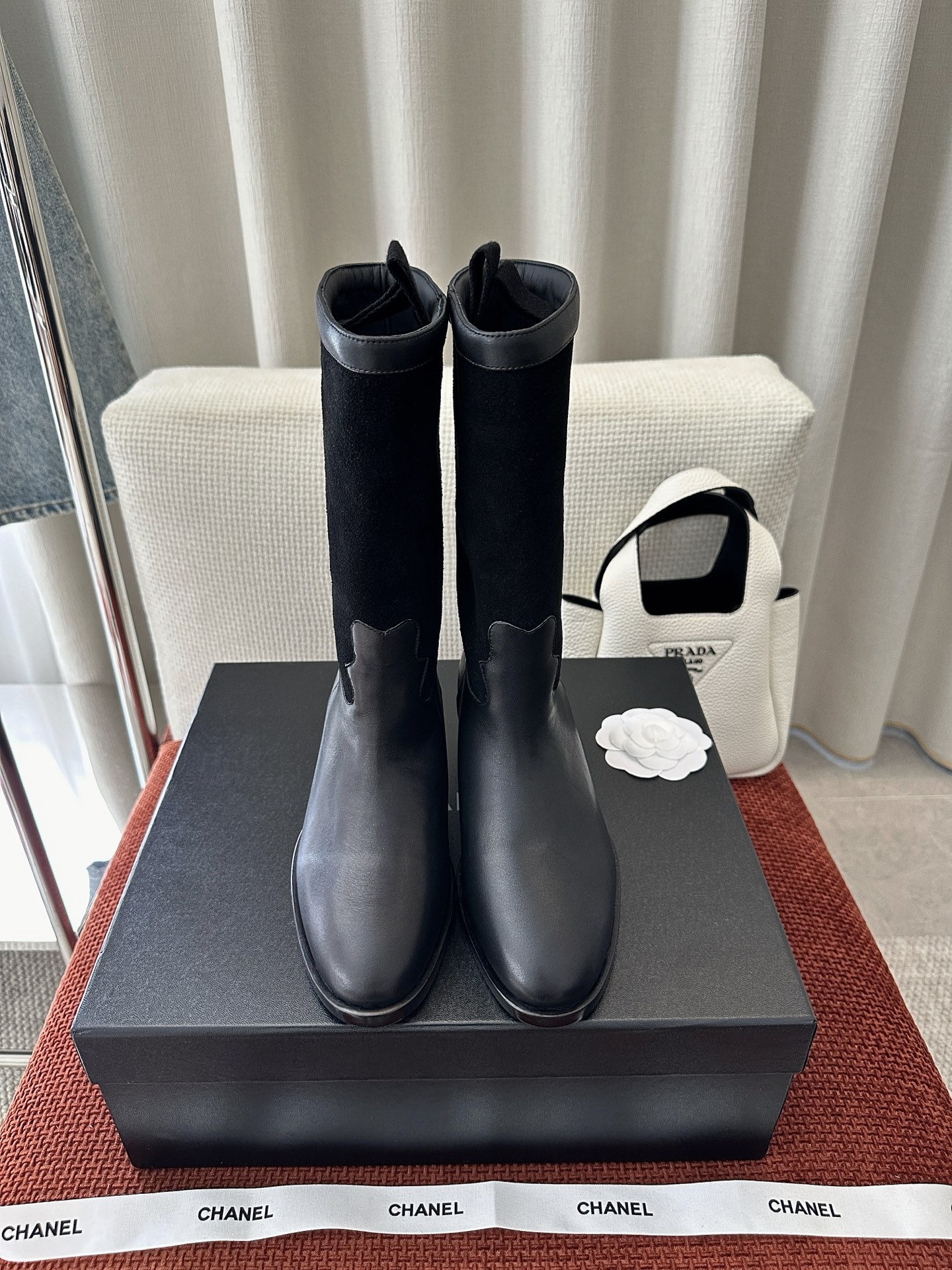 NO:629545,Made in Guangzhou * 25ss new high-end handmade workshop series spliced ​​suede boots｜Original purchasing agent level - black Material and craftsmanship Original suede/sheep leather fabric Leather lining Double C logo inlay on the heel Heel height 3cm Italian-made genuine leather outsole Size35-40, boots, boots, sheepskin, chamois leather, Leather soles19860909莞产 * 25ss新款高级手工坊系列拼接麂皮靴｜原版购入代购级别 -黑色 材质与工艺 原版麂皮/羊皮革面料 皮革内里 后跟双C logo镶嵌 跟高3cm 意大利产真皮大底 Size35-40,靴子,boots,sheepskin,chamois leather,Leather soles,Women's Shoes