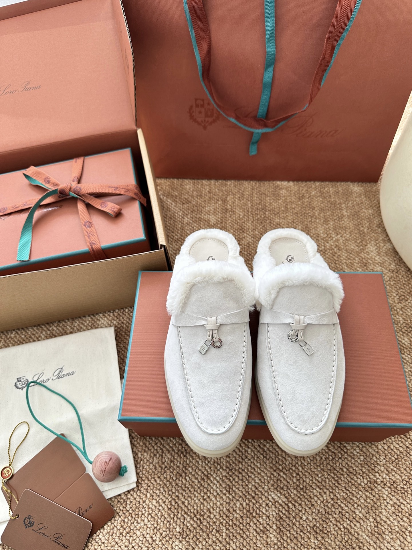 NO:693855,Off-white, half-flop fur shoes19860909灰白色,半拖毛毛鞋,Women's Shoes