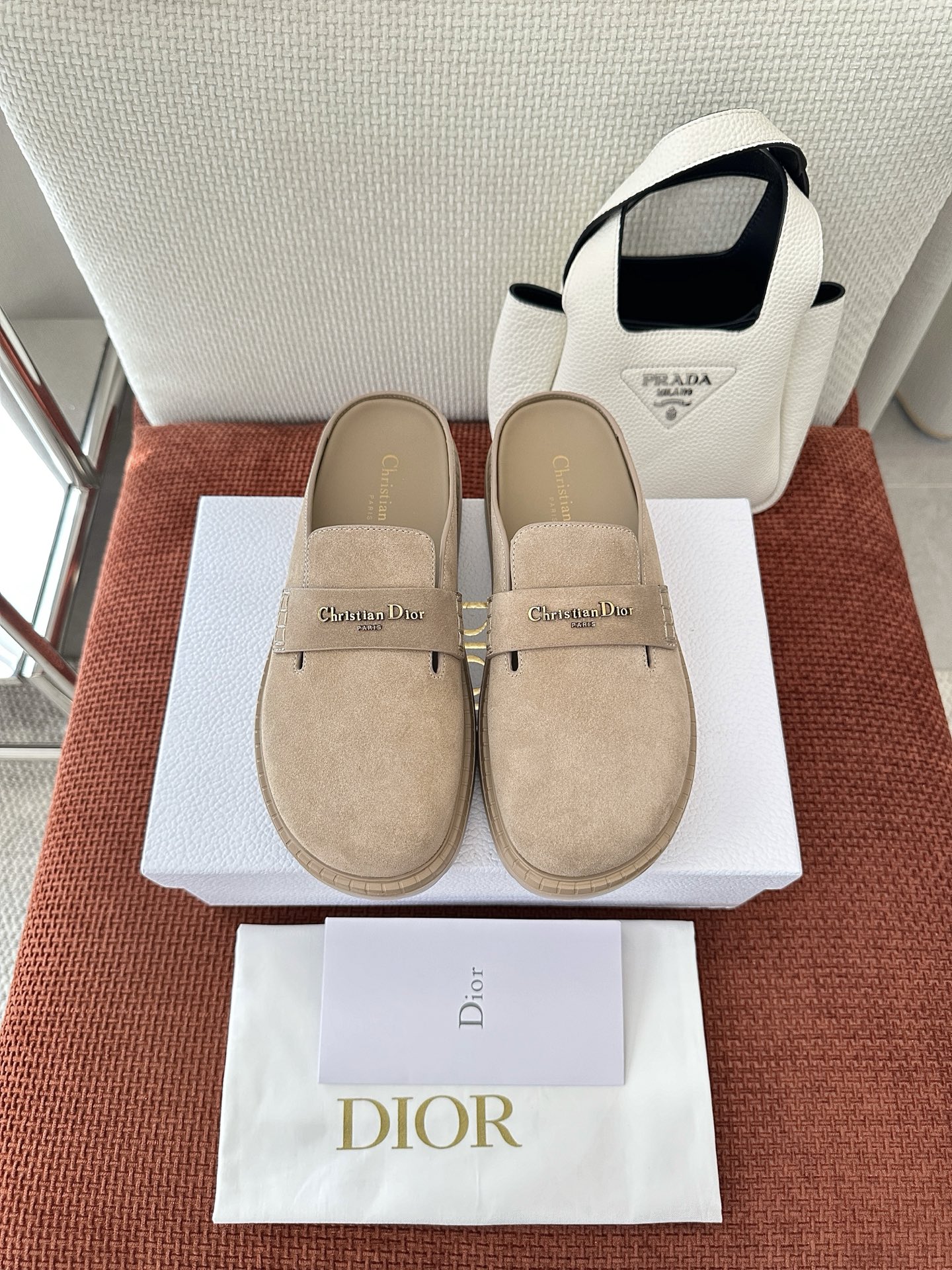 NO:789490,Top quality * 25ss new Boy mules｜Original purchasing agent level -Beige-Materials and craftsmanship Original suede cow leather Lining cow leather Front decorated with golden tone Christian D*or Paris logo EVA sole decorated with Christian D*or's lucky star Size35-40, half drag, cowhide19860909顶级品质 * 25ss 新款Boy 穆勒鞋｜原版购入代购级别 -米色- 材料与工艺 原版绒面牛皮革 里料牛皮革 正面饰以金色调 Christian D*or Paris 标志 EVA 鞋底饰以 Christian D*or 的幸运星 Size35-40,半拖,cowhide,Women's Shoes