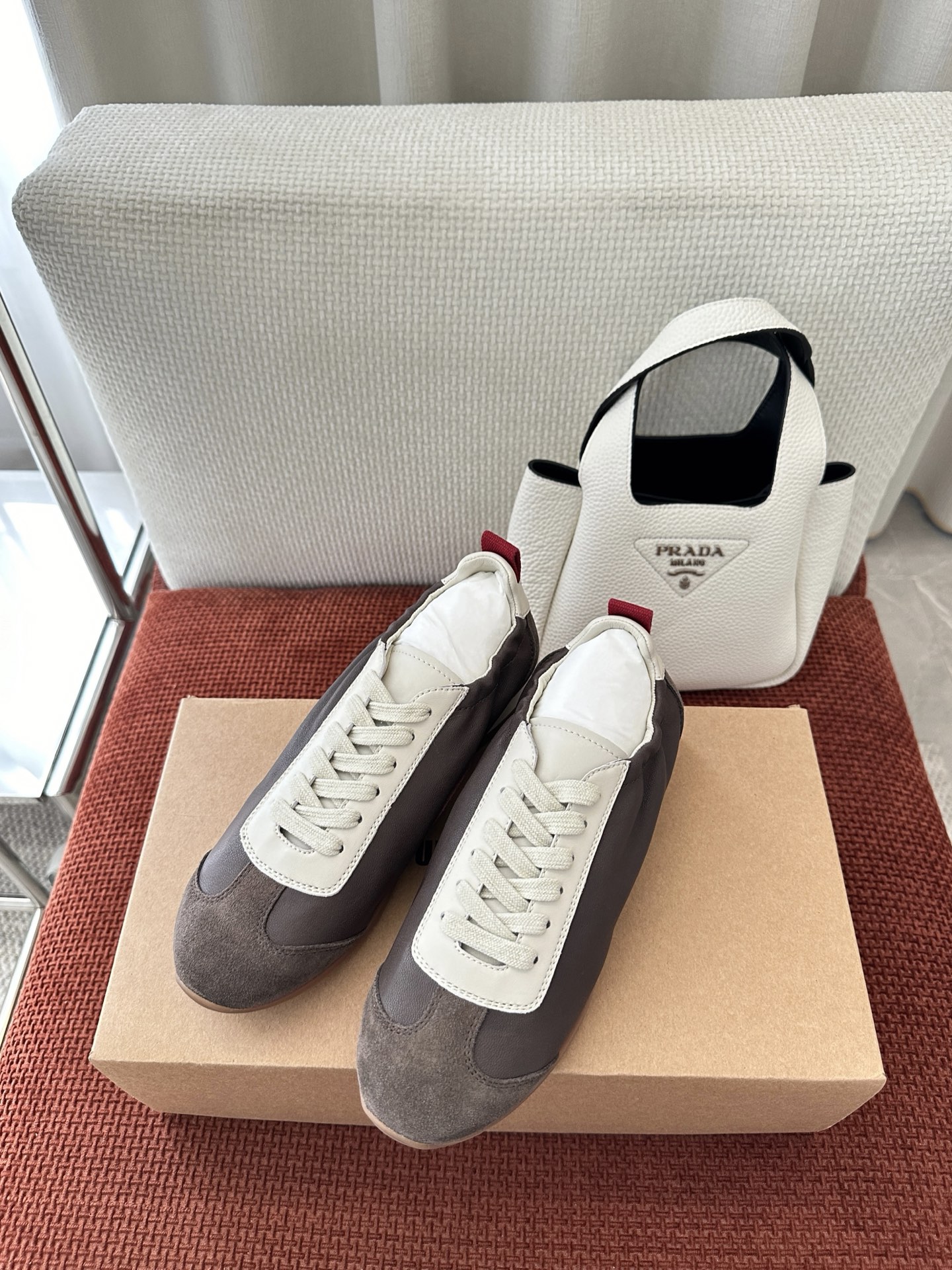 NO:782618,Guan version * 26ss new retro lace-up De Xun shoes | Original purchasing agent level - Brown Material and craftsmanship Original satin/suede fabric Customized cowhide lining Heel contrast webbing shoe loop TPU rubber non-slip outsole size 35-40, casual shoes/sports shoes, sneakers, cowhide, chamois leather19860909莞版 * 26ss新款复古系带德训鞋｜原版购入代购级别 -啡色 材质与工艺 原版缎面/麂皮面料 定制牛皮内里 后跟撞色织带提鞋环 TPU橡胶防滑大底 size35-40,休闲鞋/运动鞋,sneakers,cowhide,chamois leather,Women's Shoes