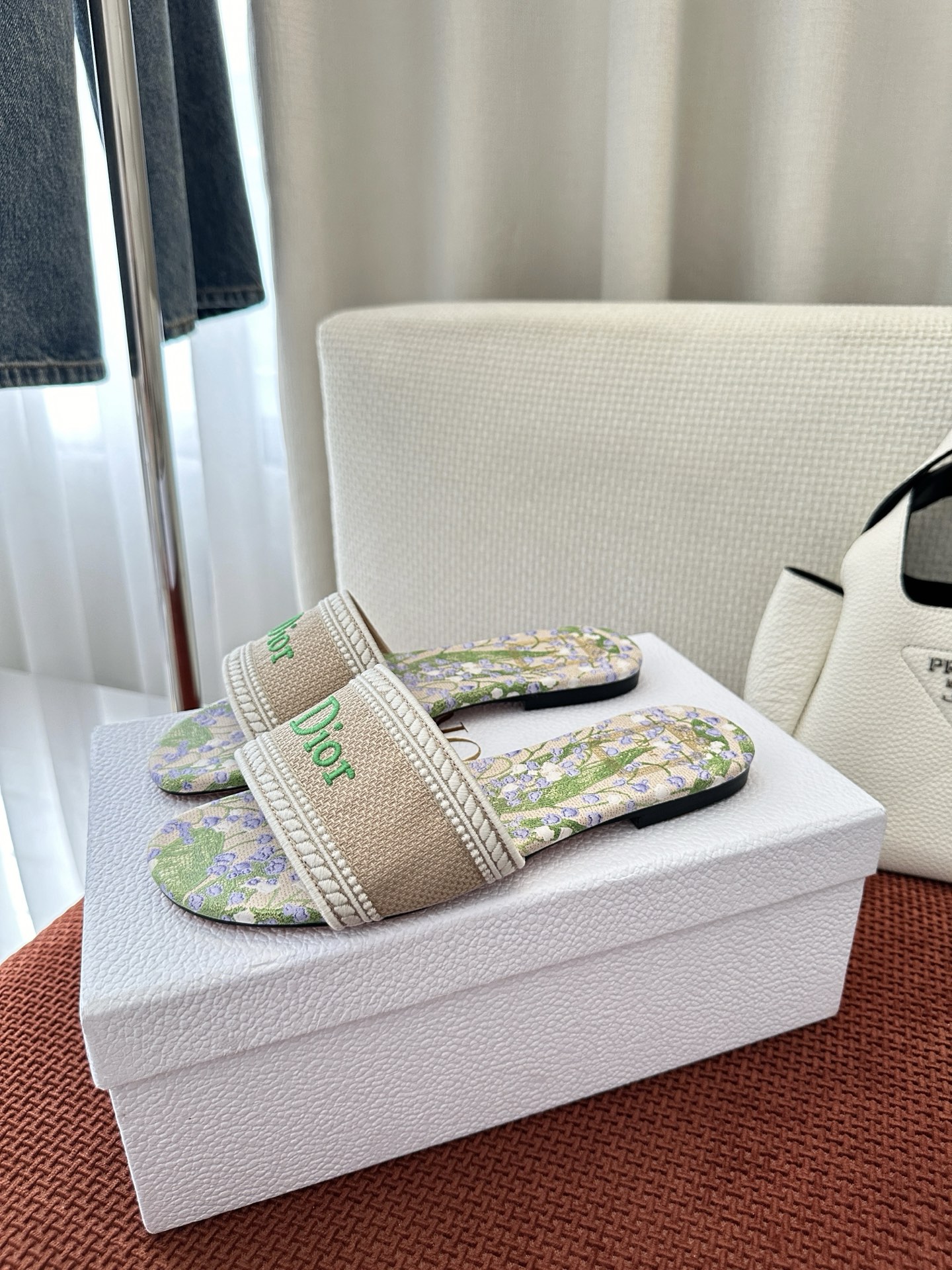 NO:782653,Flat drag, medium heel * 26ss floral series cotton embroidered sandals｜Original purchasing agent level - green flat bottom Materials and craftsmanship Original cotton upper Lining sheepskin Upper decorated with brand logo embroidery Custom dyed pattern leather lining Flat bottom/3.5cm cylindrical heel Genuine leather sole engraved with brand lucky star symbol Size35-41, slippers, slippers, sheepskin19860909平拖 中跟 * 26ss花卉系列棉质刺绣凉拖｜原版购入代购级别 -绿色平底 材料与工艺 原版棉质鞋面 里料羊皮革 鞋面饰以品牌标志刺绣 定染图案皮革内里 平底/3.5cm圆柱鞋跟 真皮鞋底镌刻品牌幸运星符号 Size35-41,拖鞋,slippers,sheepskin,Women's Shoes