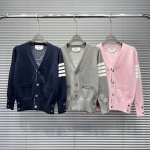 TB abbigliamento per bambini di fascia alta, giacca cardigan per ragazzi e ragazze, tessuto a maglia, classica manica a quattro barre, sensazione super morbida e confortevole, 3 taglie: 100-110, 120-130, 140-150 1 TB abbigliamento per bambini di fascia alta, giacca cardigan per ragazzi e ragazze, tessuto a maglia, classica manica a quattro barre, sensazione super morbida e confortevole, 3 taglie: 100-110, 120-130, 140-150