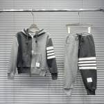 Costume Prêt-à-porter 24 To nouveau cardigan personnalisé à double fermeture éclair aux couleurs bloquées avec capuche, sangle rayée sur quatre bras pour ajouter une touche de design à l'ensemble, de haute qualité, simple mais pas simple, bonne texture. Le haut du corps est super sympa ! Numéro de code 100-160 1 Costume Prêt-à-porter 24 To nouveau cardigan personnalisé à double fermeture éclair aux couleurs bloquées avec capuche, sangle rayée sur quatre bras pour ajouter une touche de design à l’ensemble, de haute qualité, simple mais pas simple, bonne texture. Le haut du corps est super sympa ! Numéro de code 100-160