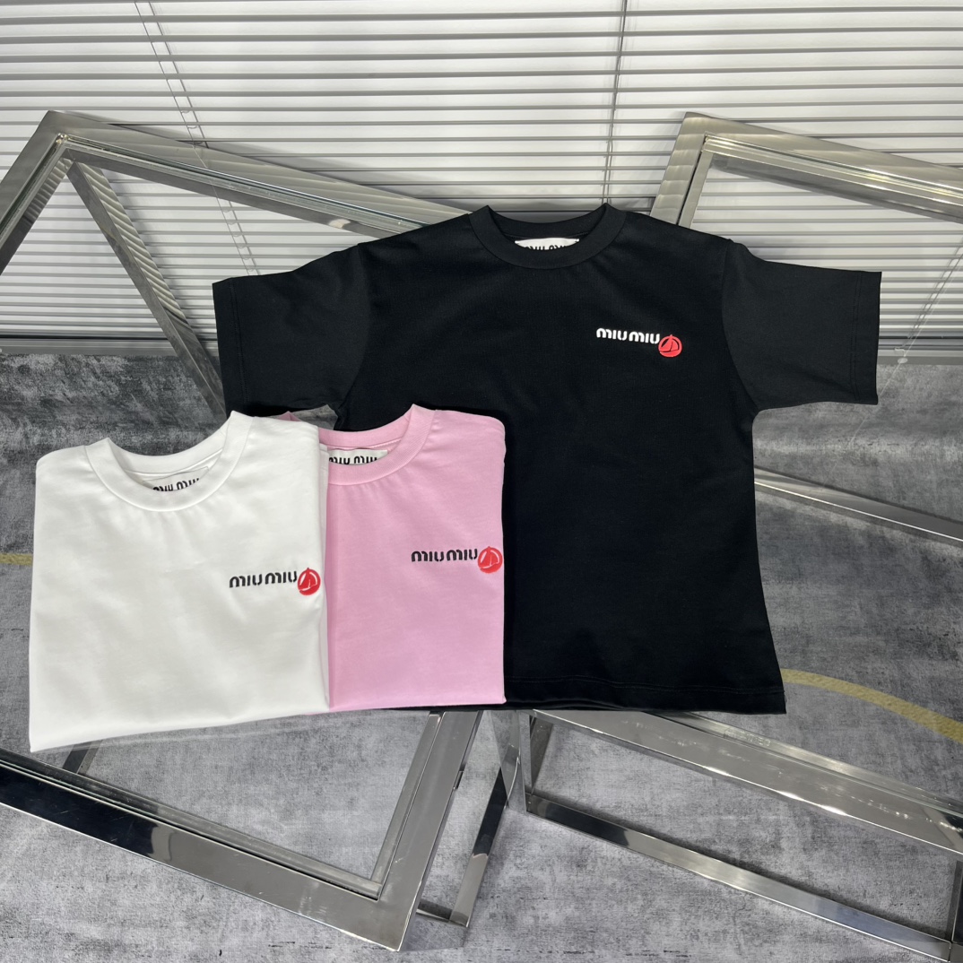 Camiseta de manga corta, nuevo modelo de camiseta con letras bordadas de miu, tela cómoda, simple y elegante, hace que …