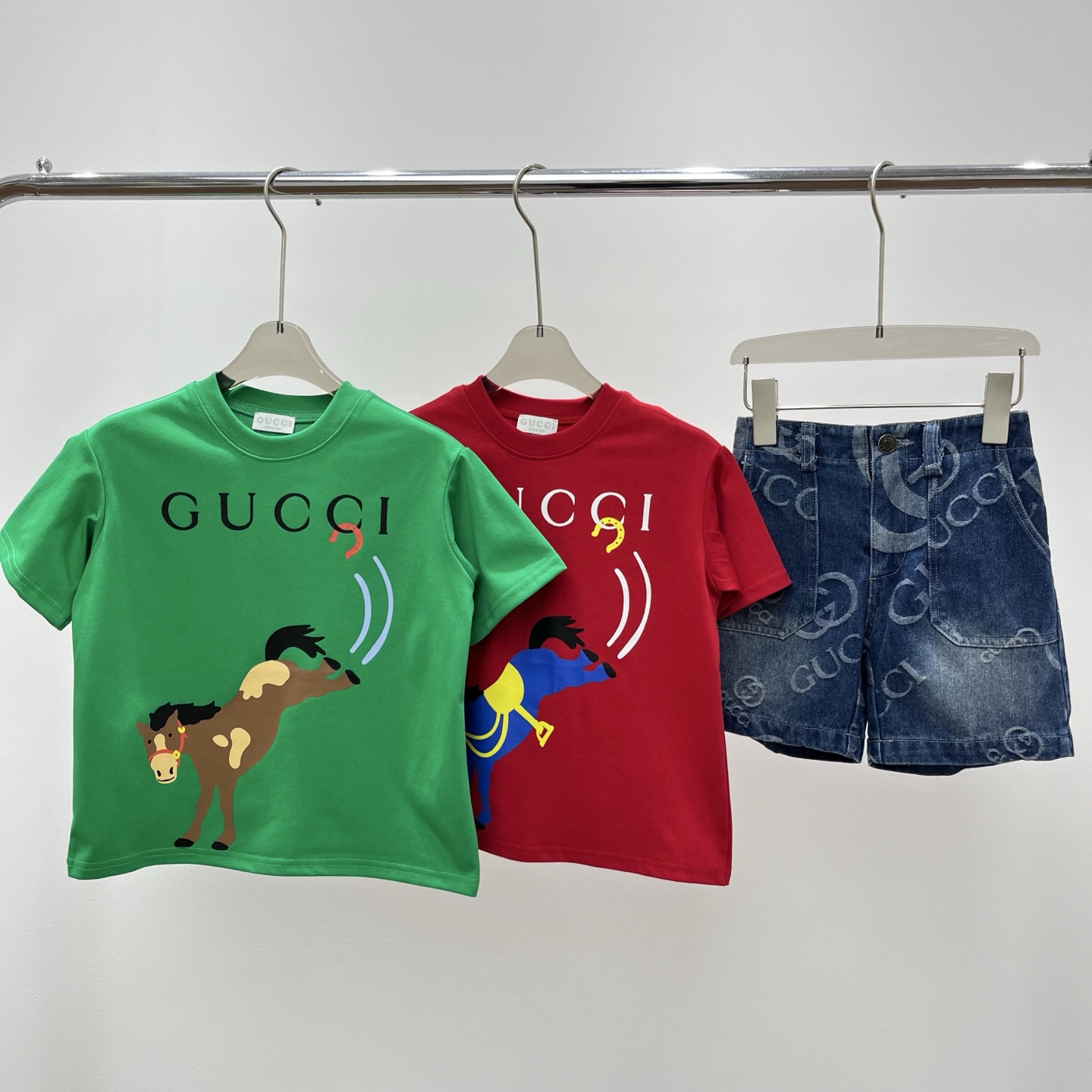 Camiseta de manga corta P, jeans, nuevo producto, camiseta de manga corta con estampado de caballo saltando de la edici…